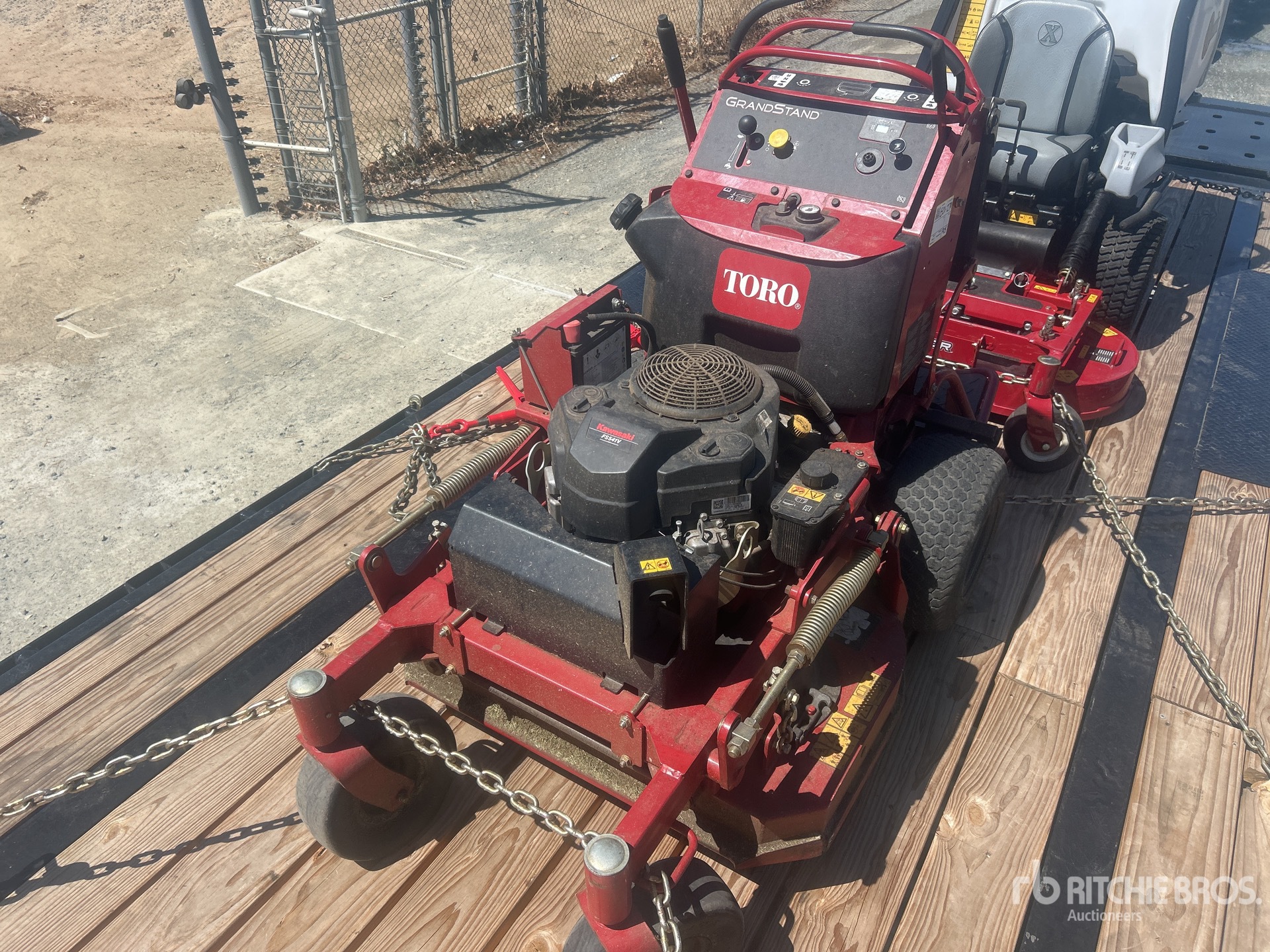 2023 Toro 4X2 STAND-ON