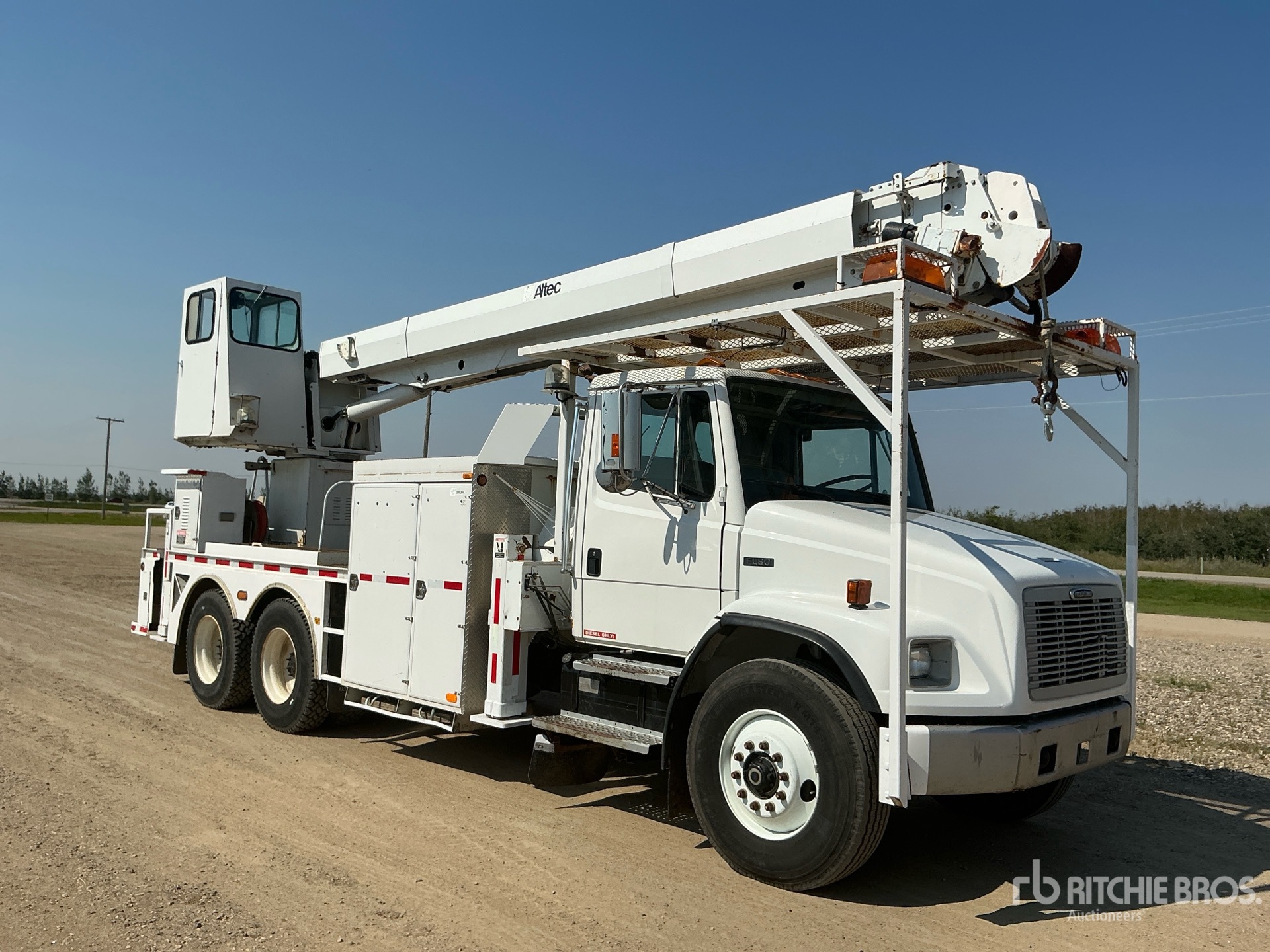 Photo of 2002 Freightliner 2002 Altec on