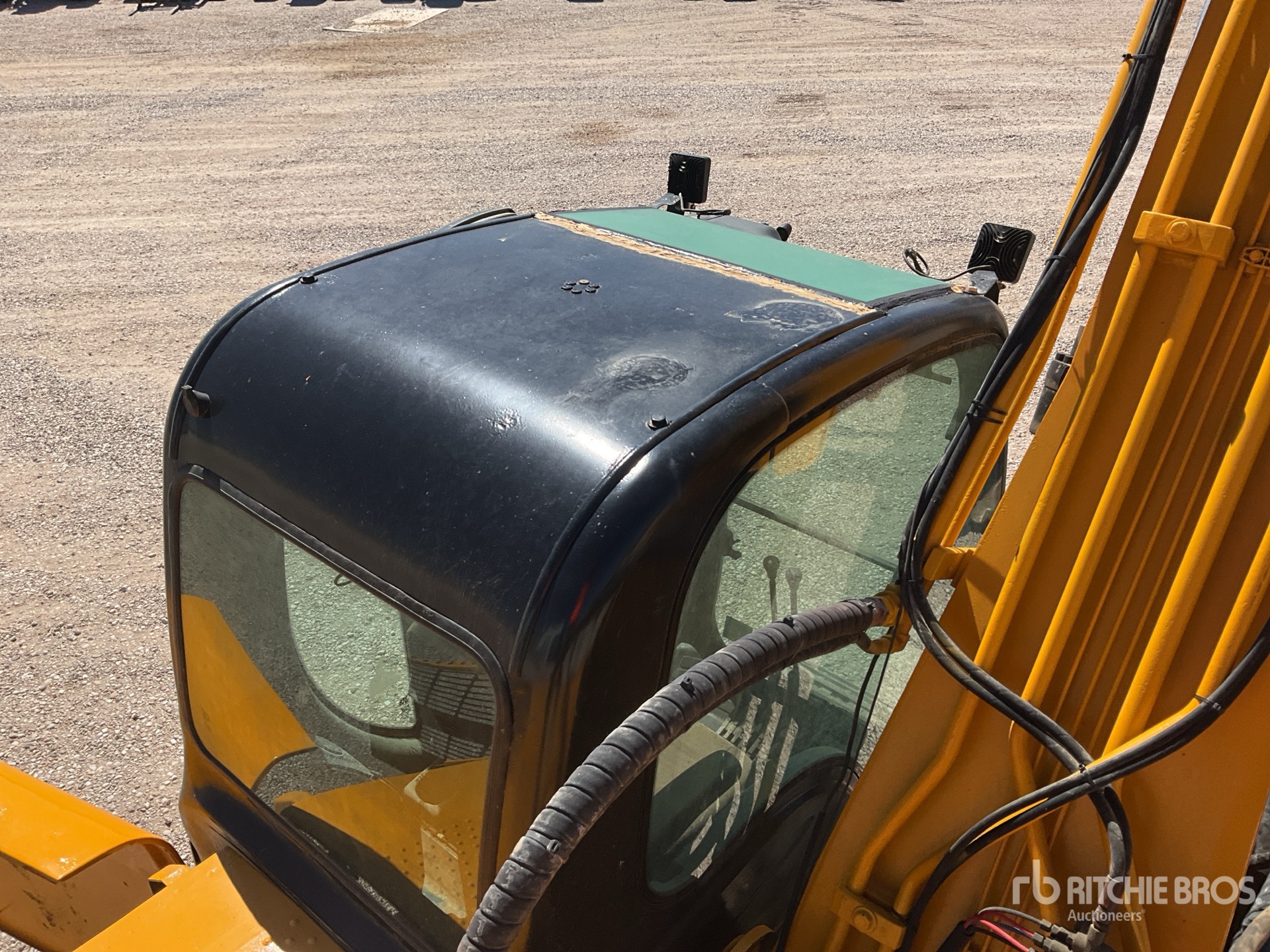 2011 JCB JS210LC