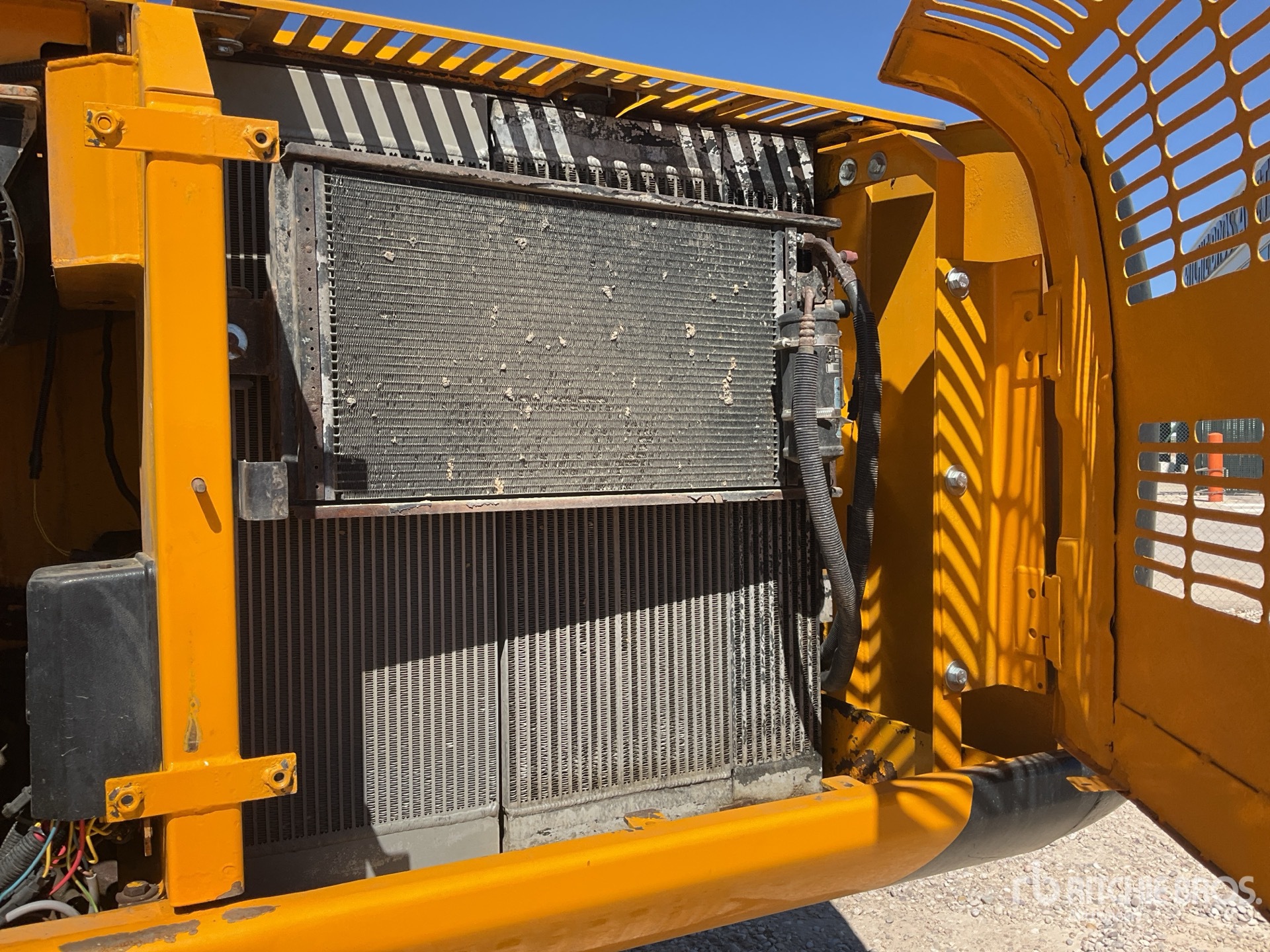 2011 JCB JS210LC