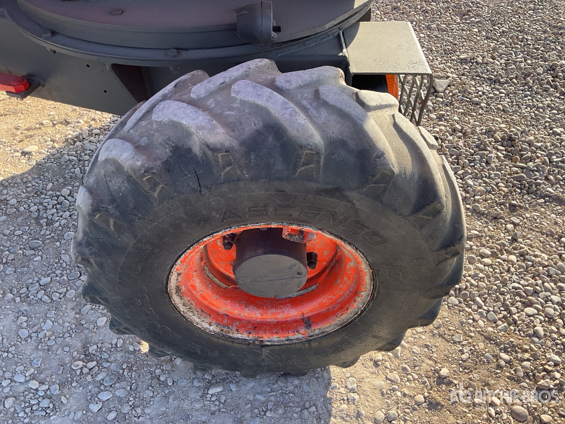 2015 Ausa 350 AHG