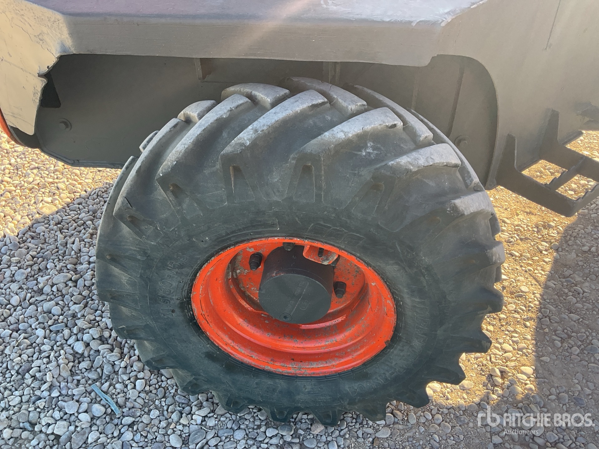 2015 Ausa 350 AHG