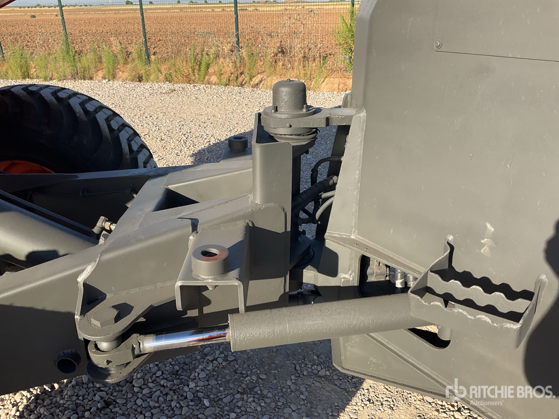 2010 Ausa D1000AP