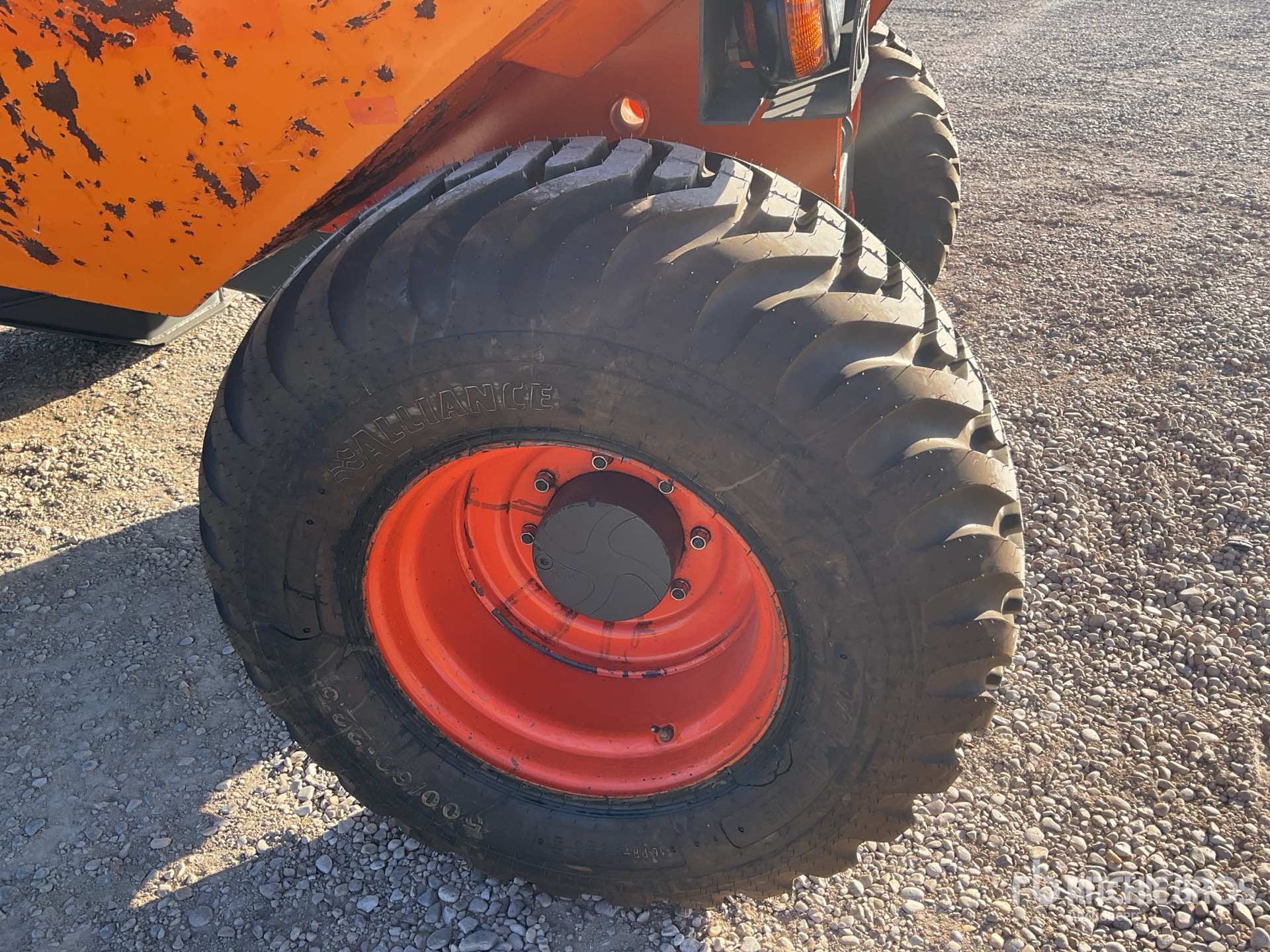 2010 Ausa D1000AP