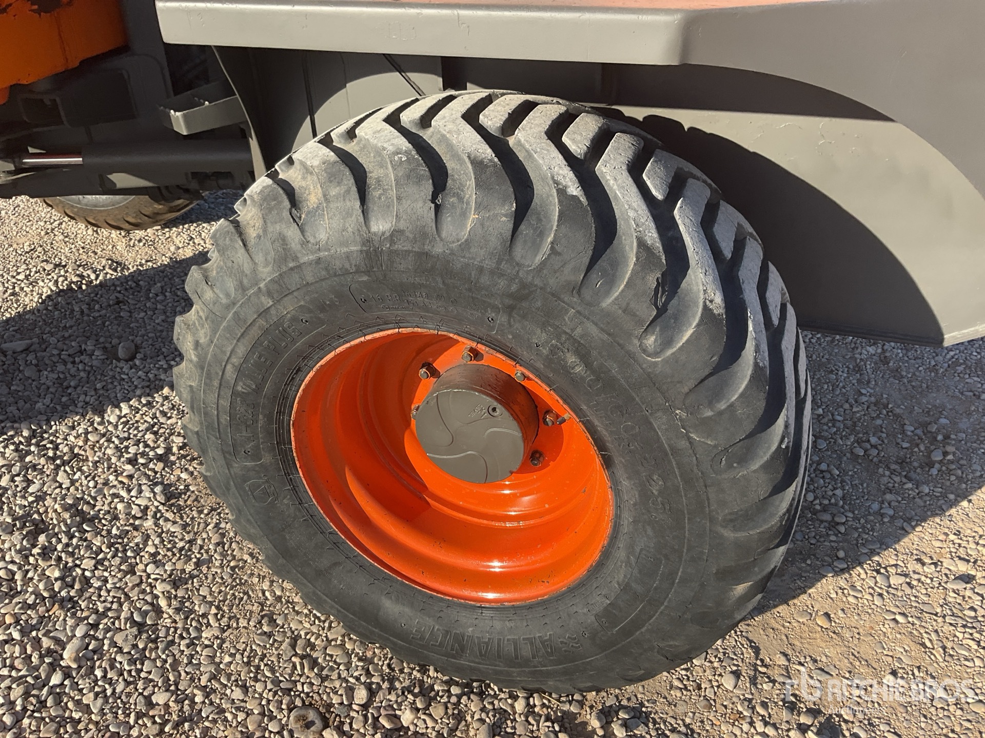 2010 Ausa D1000AP