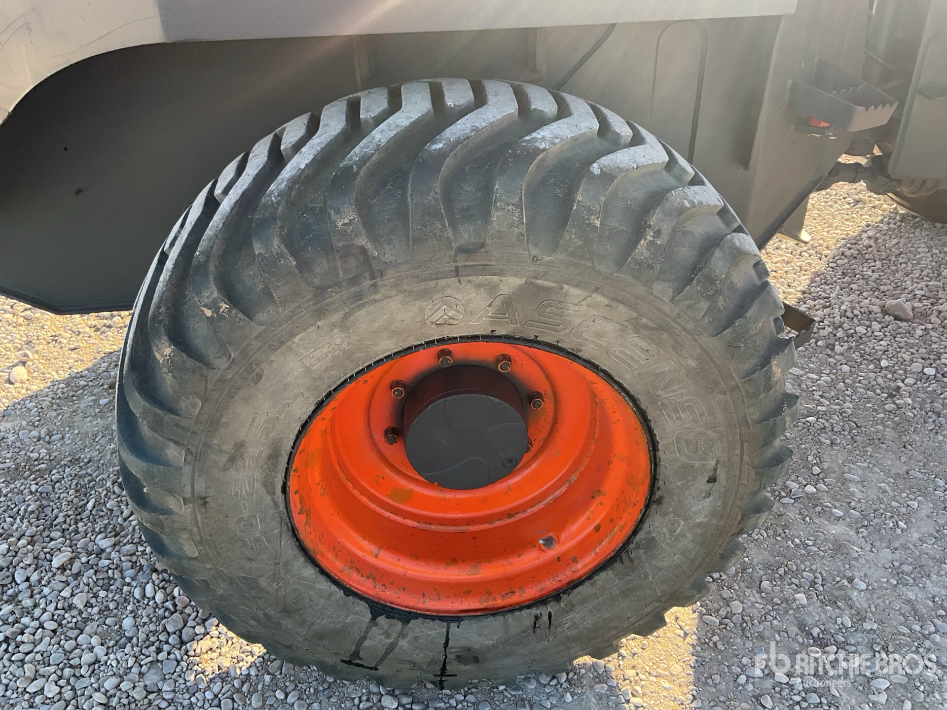 2010 Ausa D1000AP