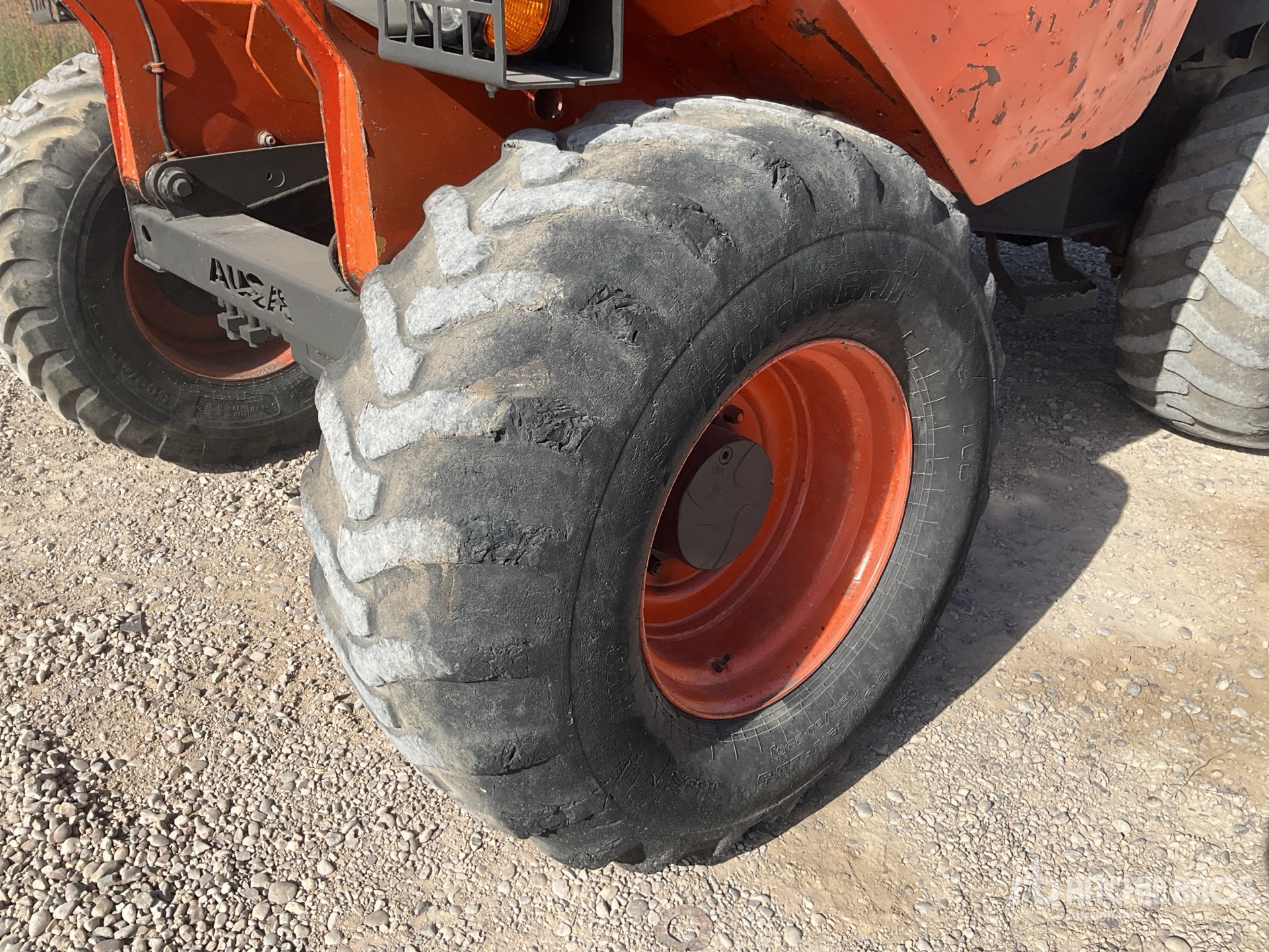 2010 Ausa D1000AP
