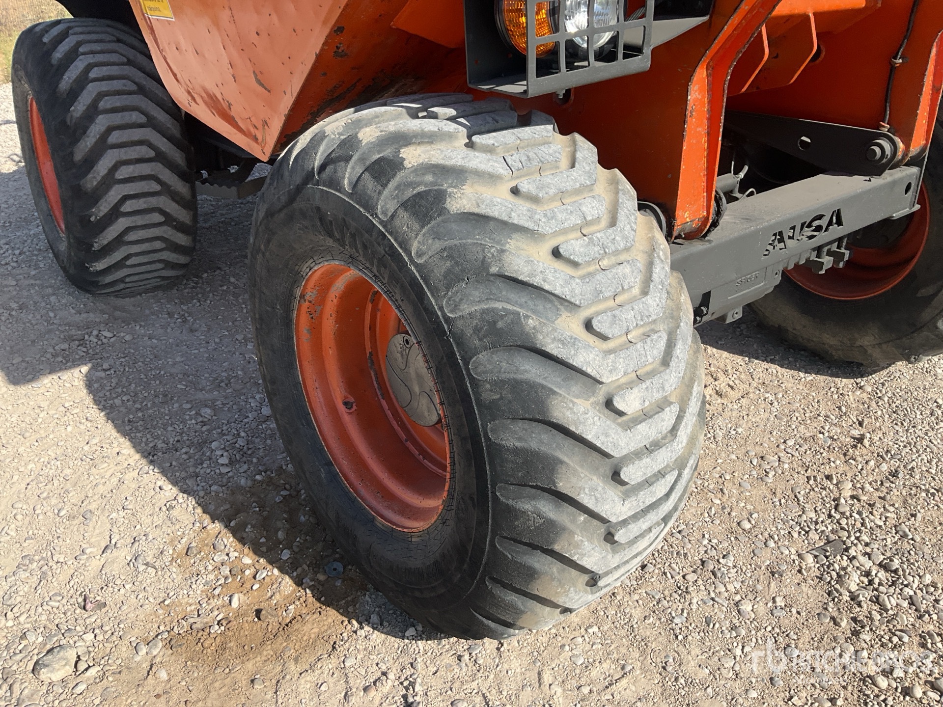 2010 Ausa D1000AP