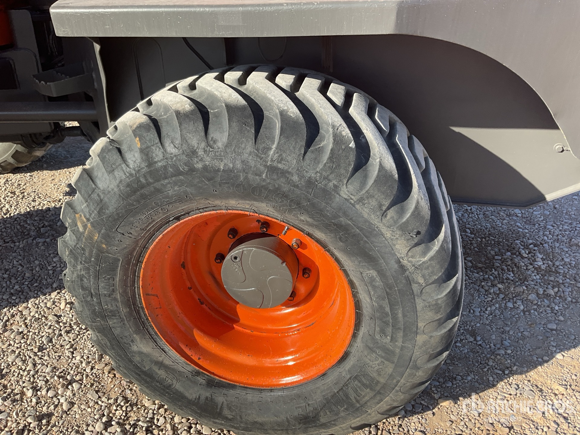 2010 Ausa D1000AP
