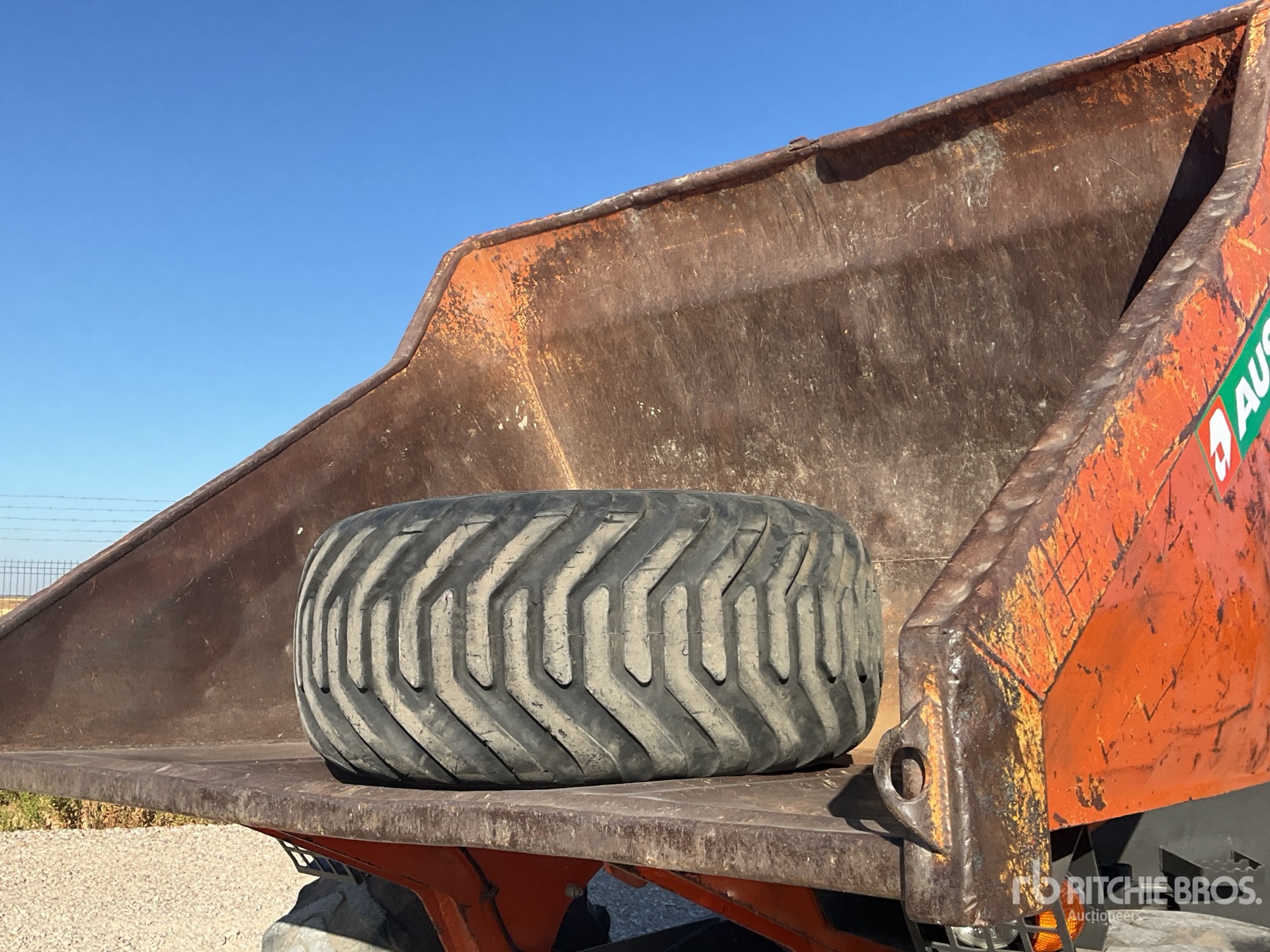 2010 Ausa D1000AP