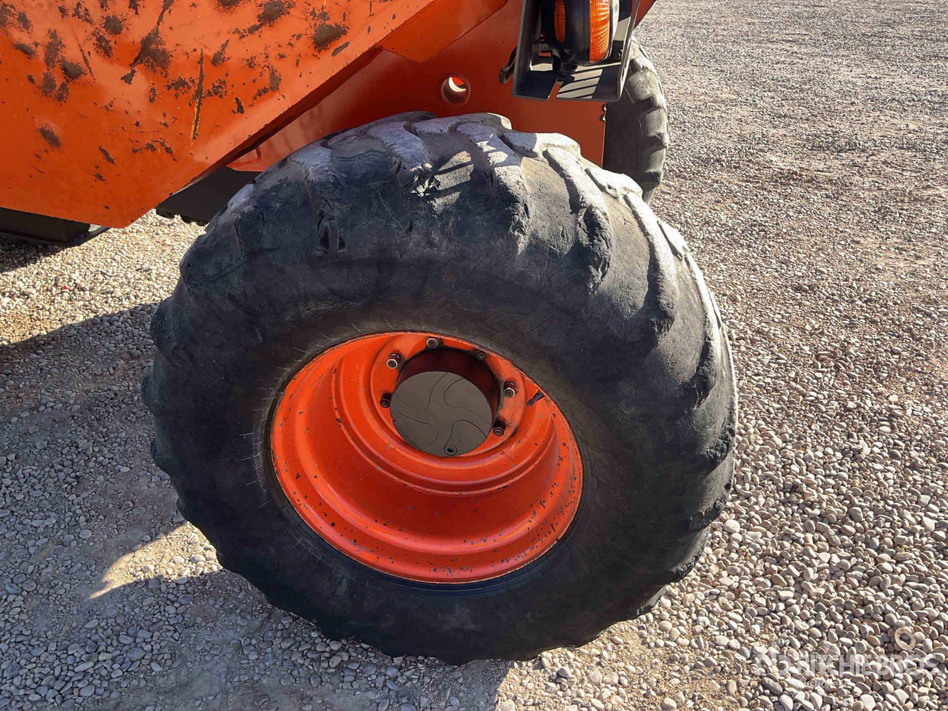 2010 Ausa D1000AP