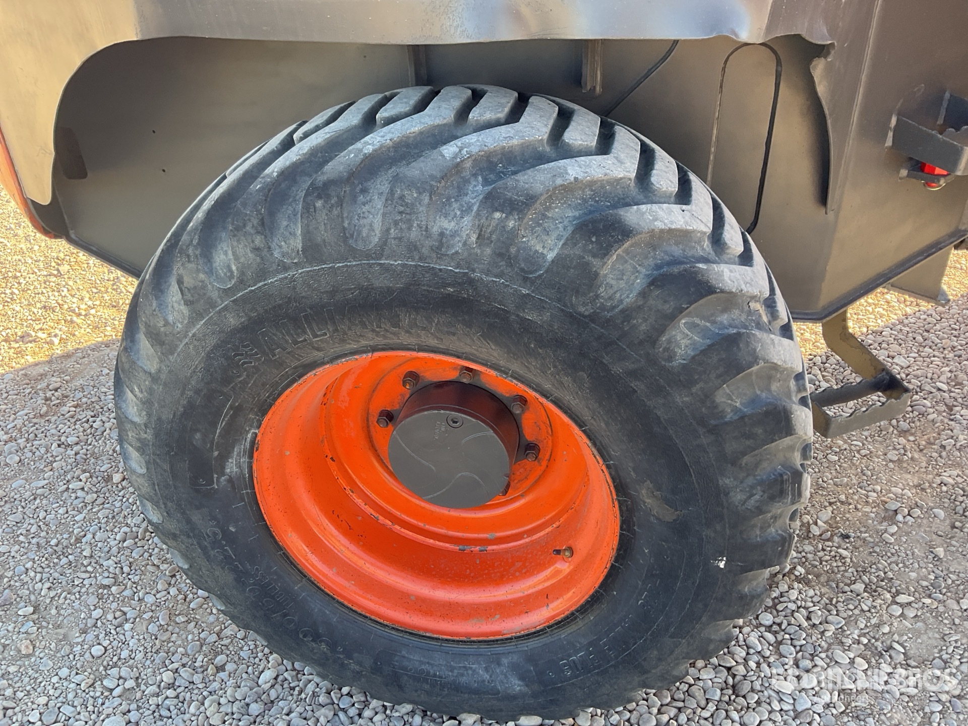 2010 Ausa D1000AP