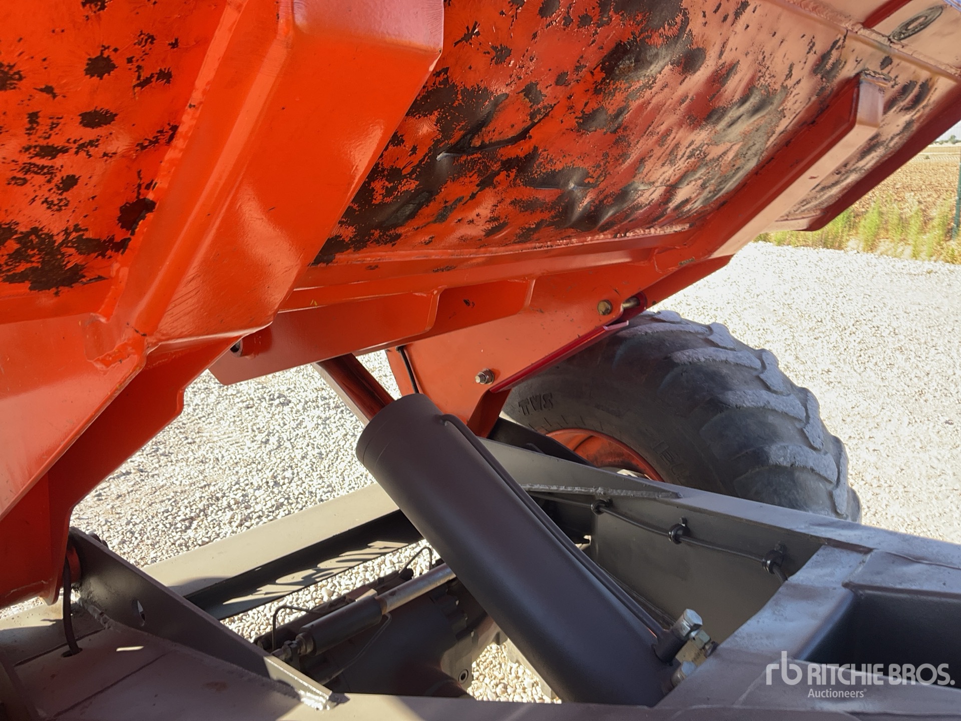 2010 Ausa D1000AP