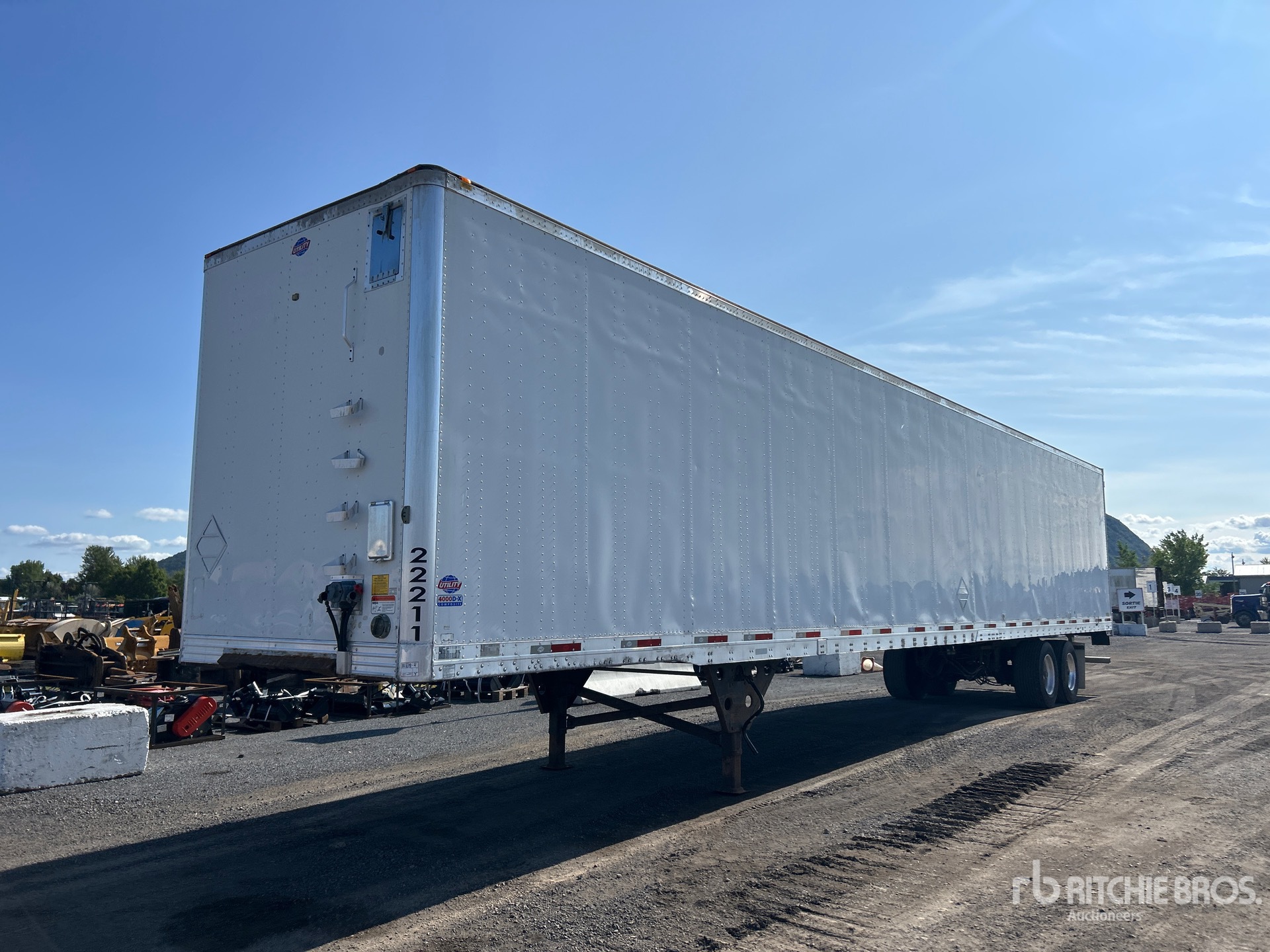 2016 Utility 4000DX