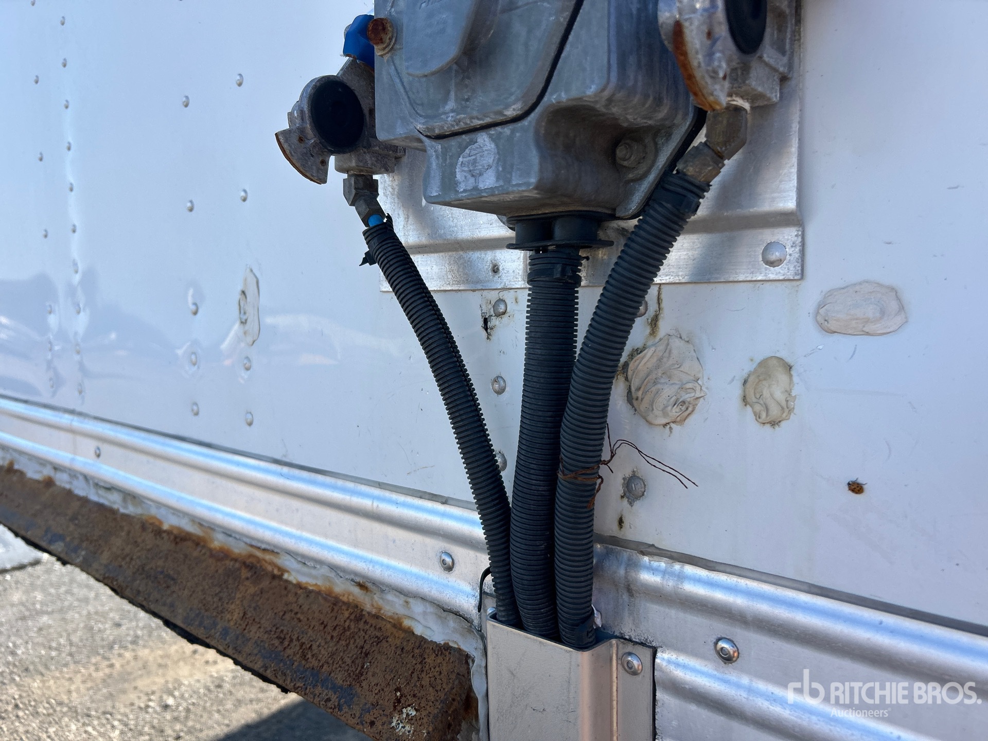 2016 Utility 4000DX