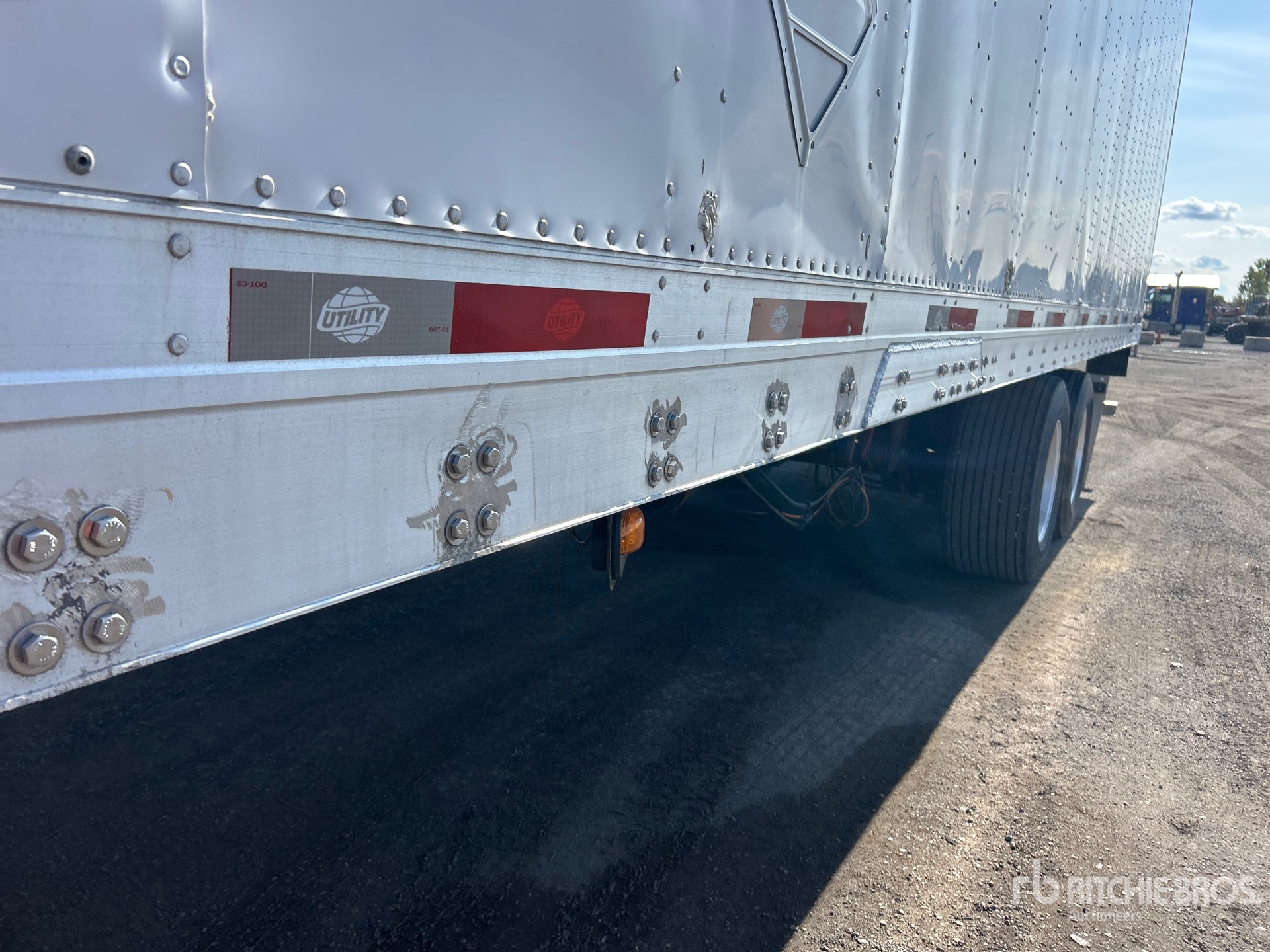 2016 Utility 4000DX