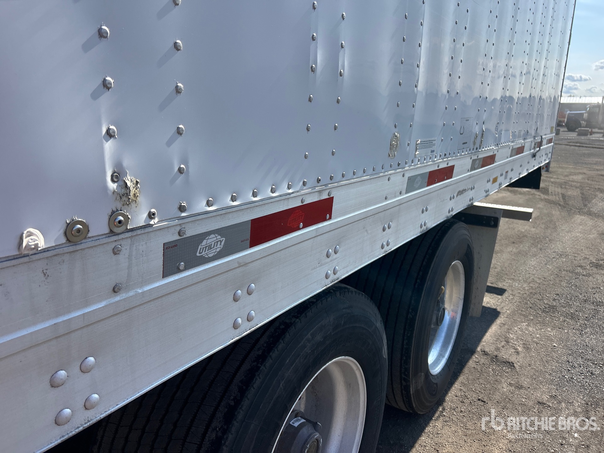 2016 Utility 4000DX