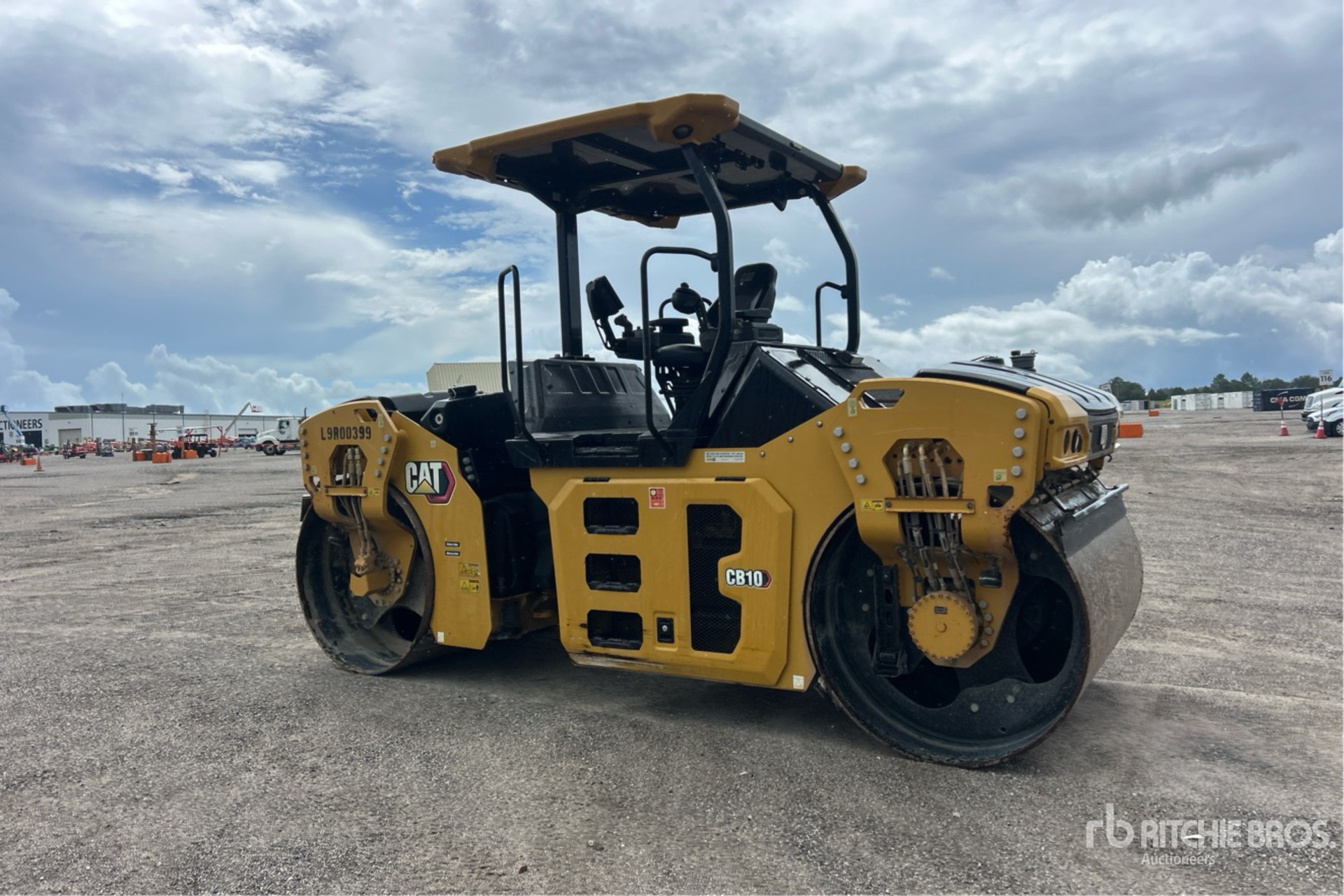 2022 Caterpillar CB-10