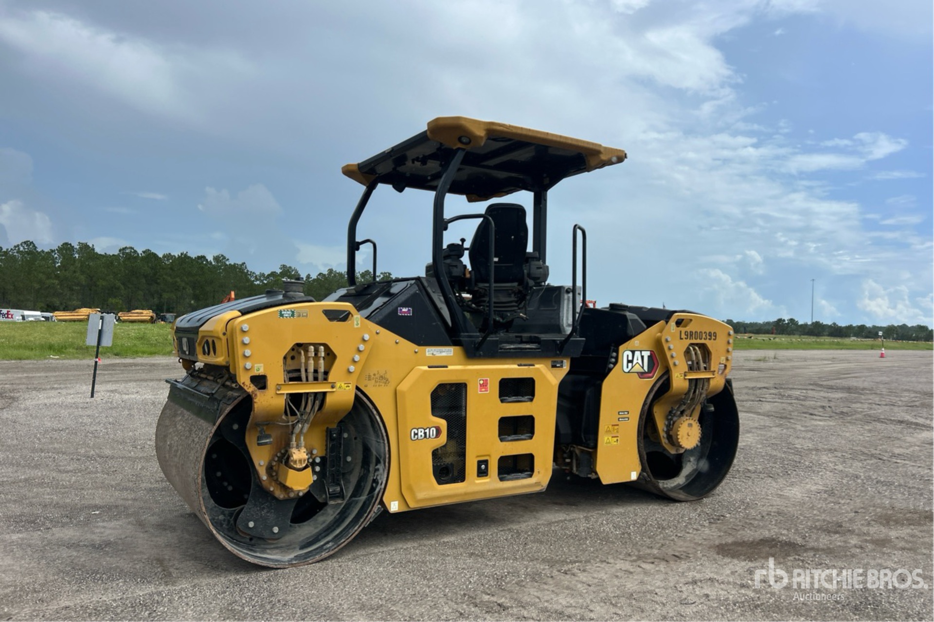2022 Caterpillar CB-10