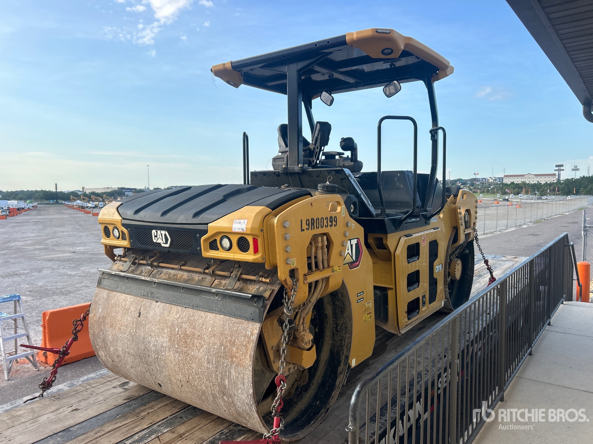 2022 Caterpillar CB-10