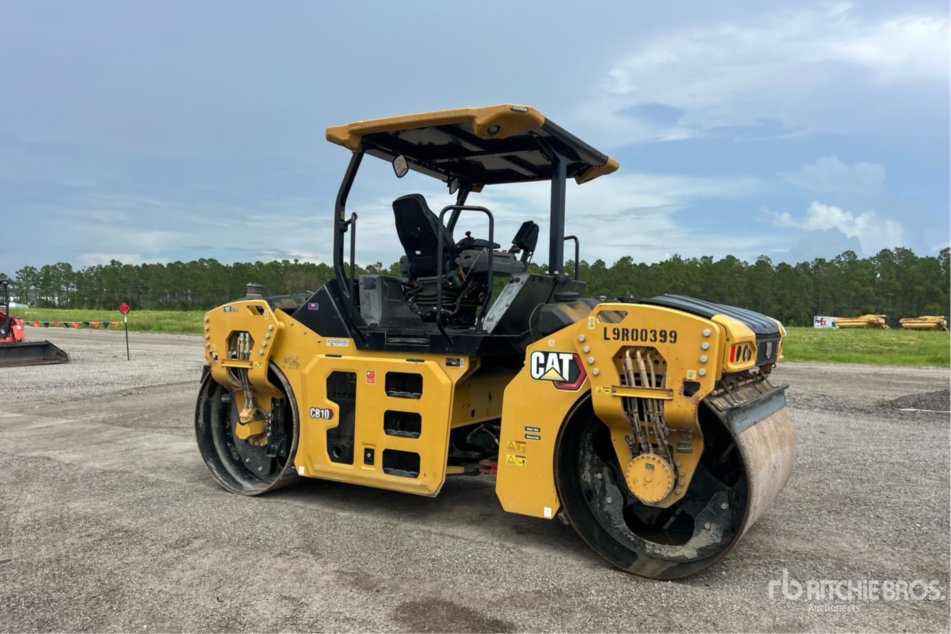 2022 Caterpillar CB-10