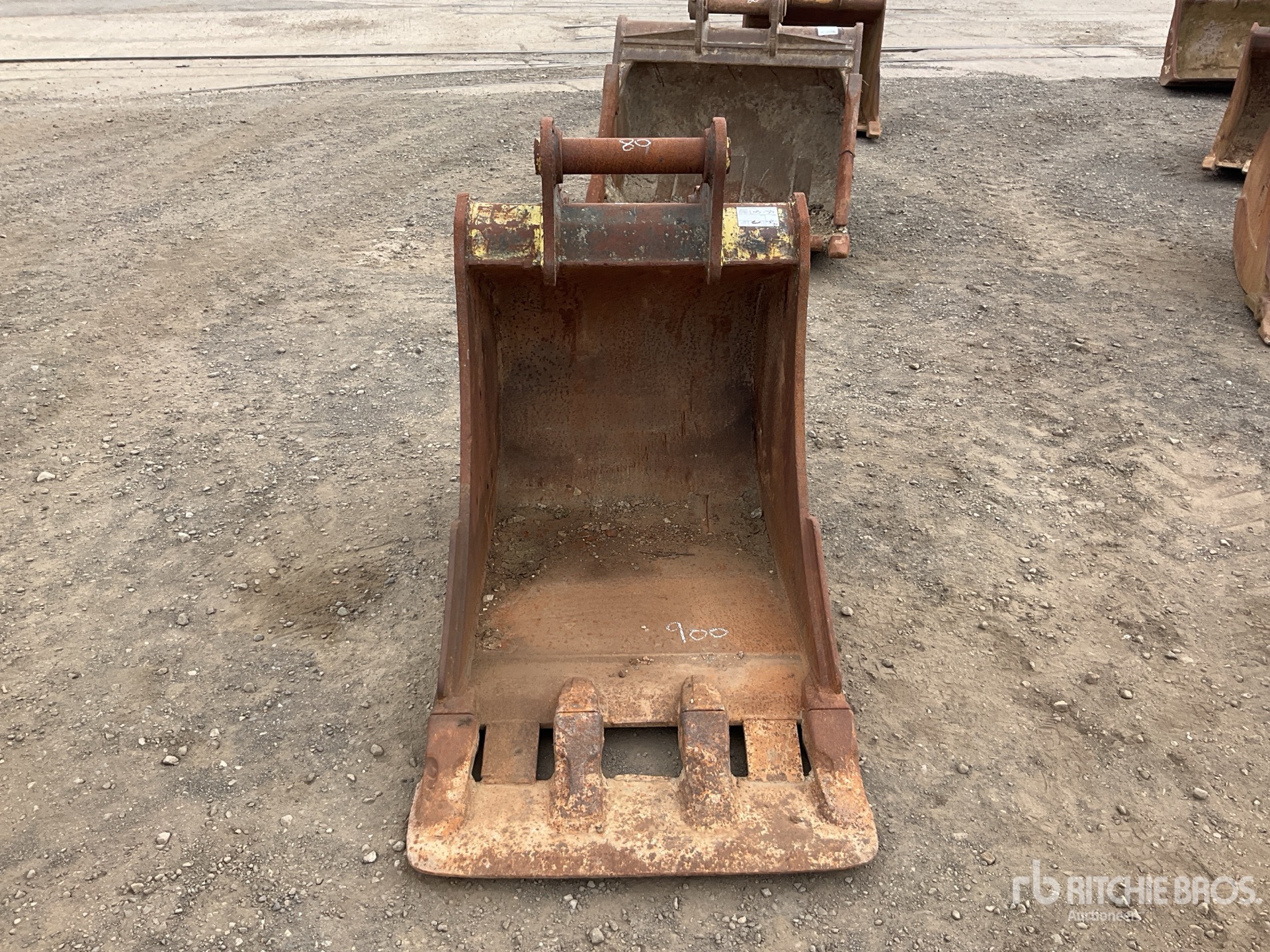 BMC 900 MM DIGGING