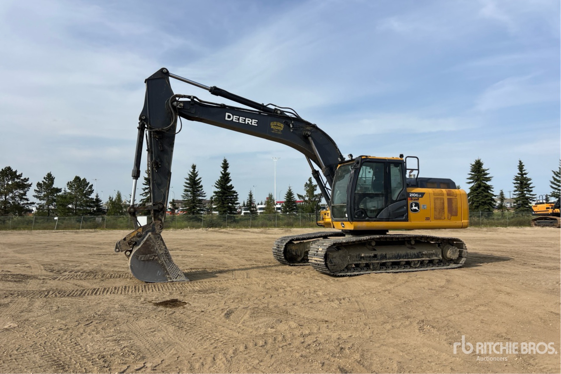 2022 John Deere 210GLC