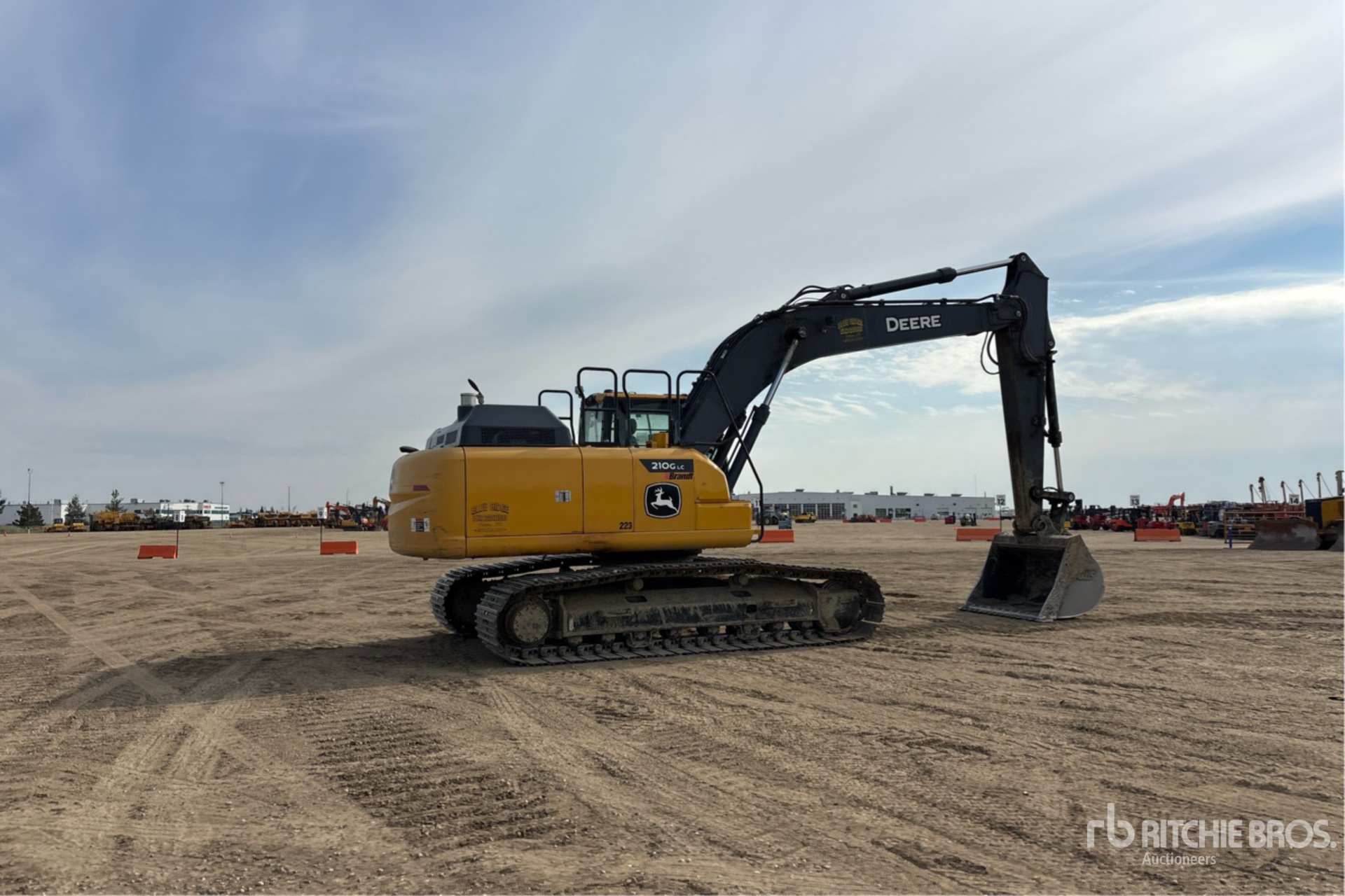 2022 John Deere 210GLC