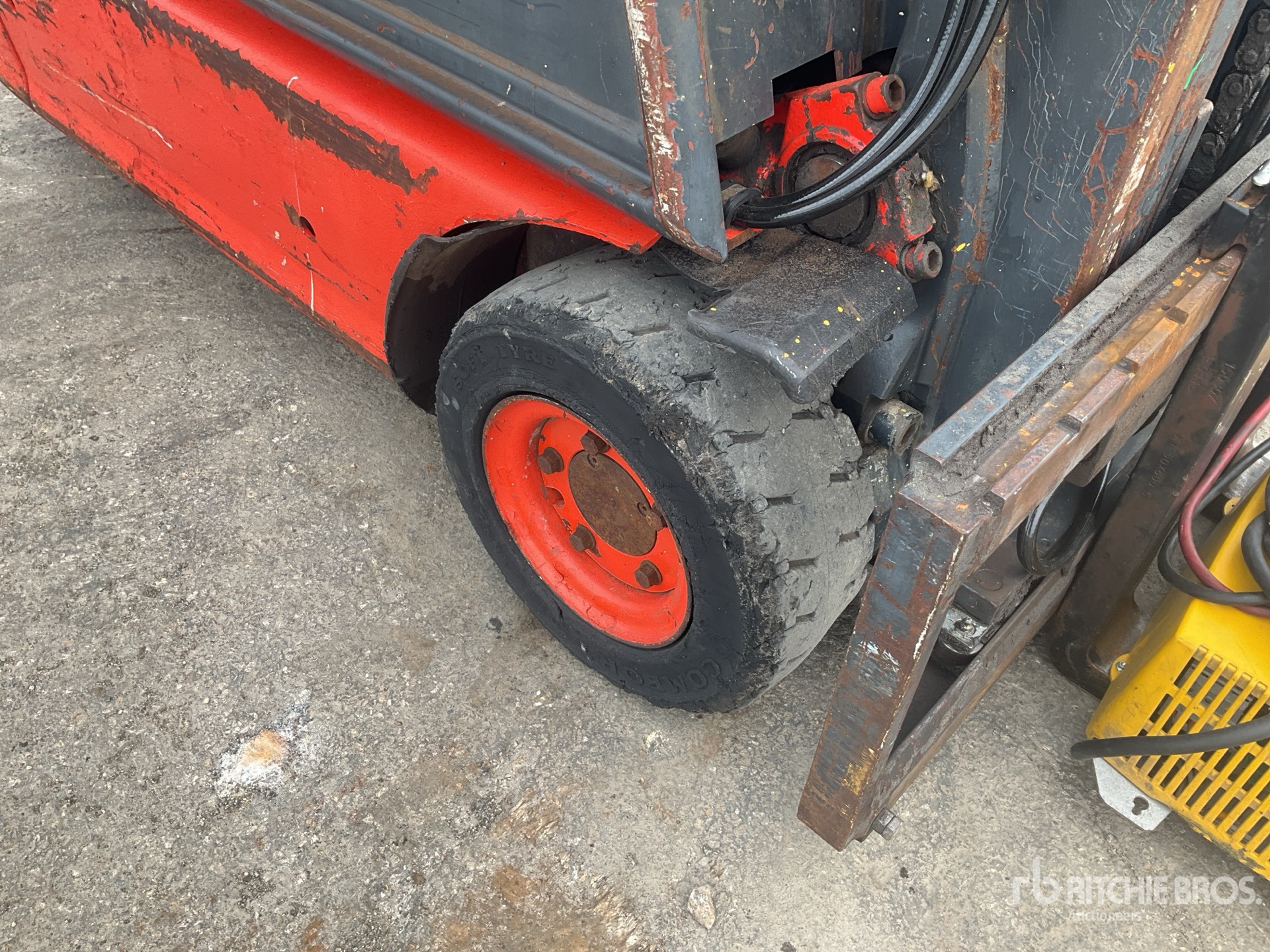 2001 Linde E16C-02