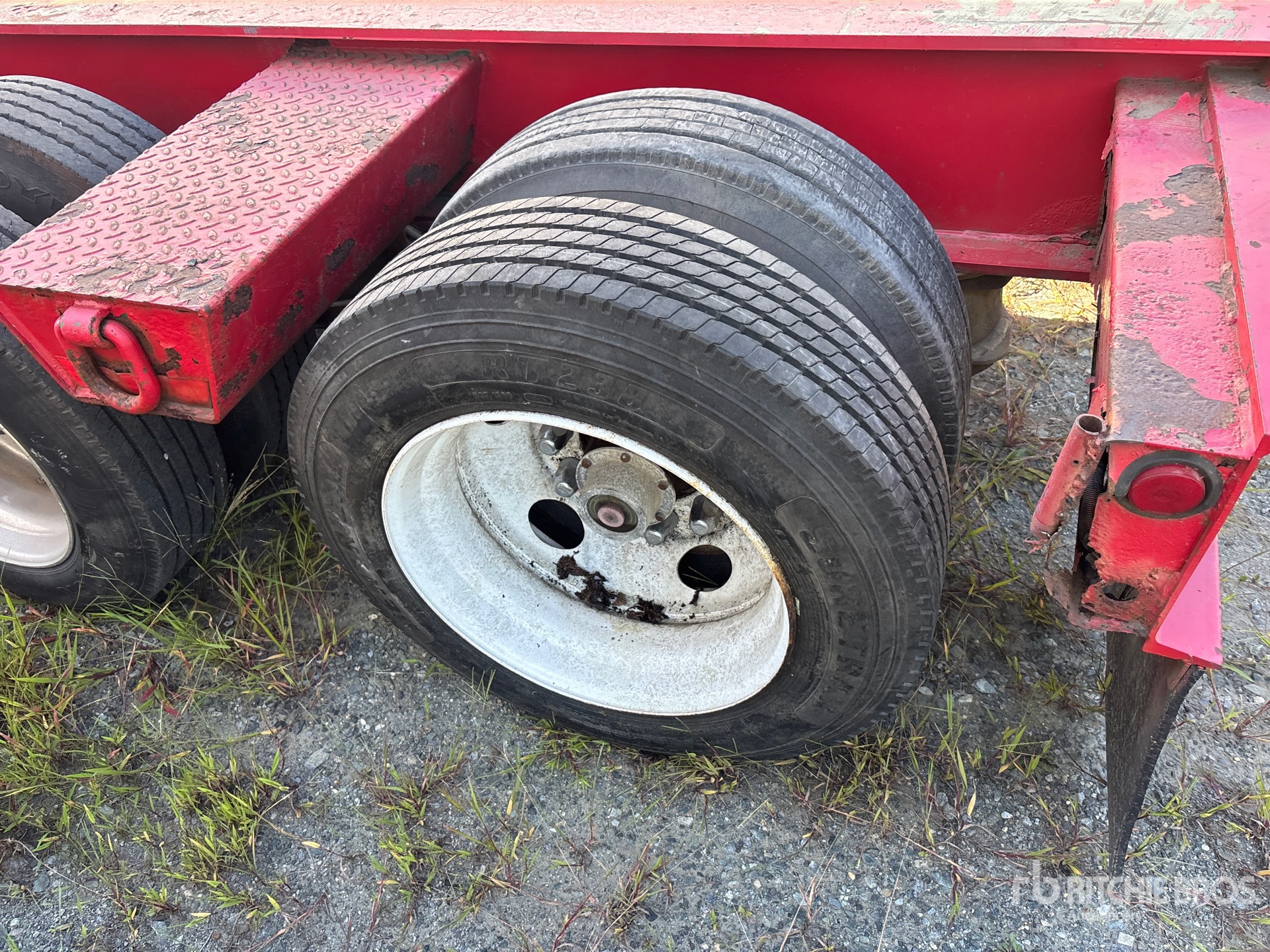 2004 Rogers 50 TON TRI/A REMOVABLE GOOSENECK