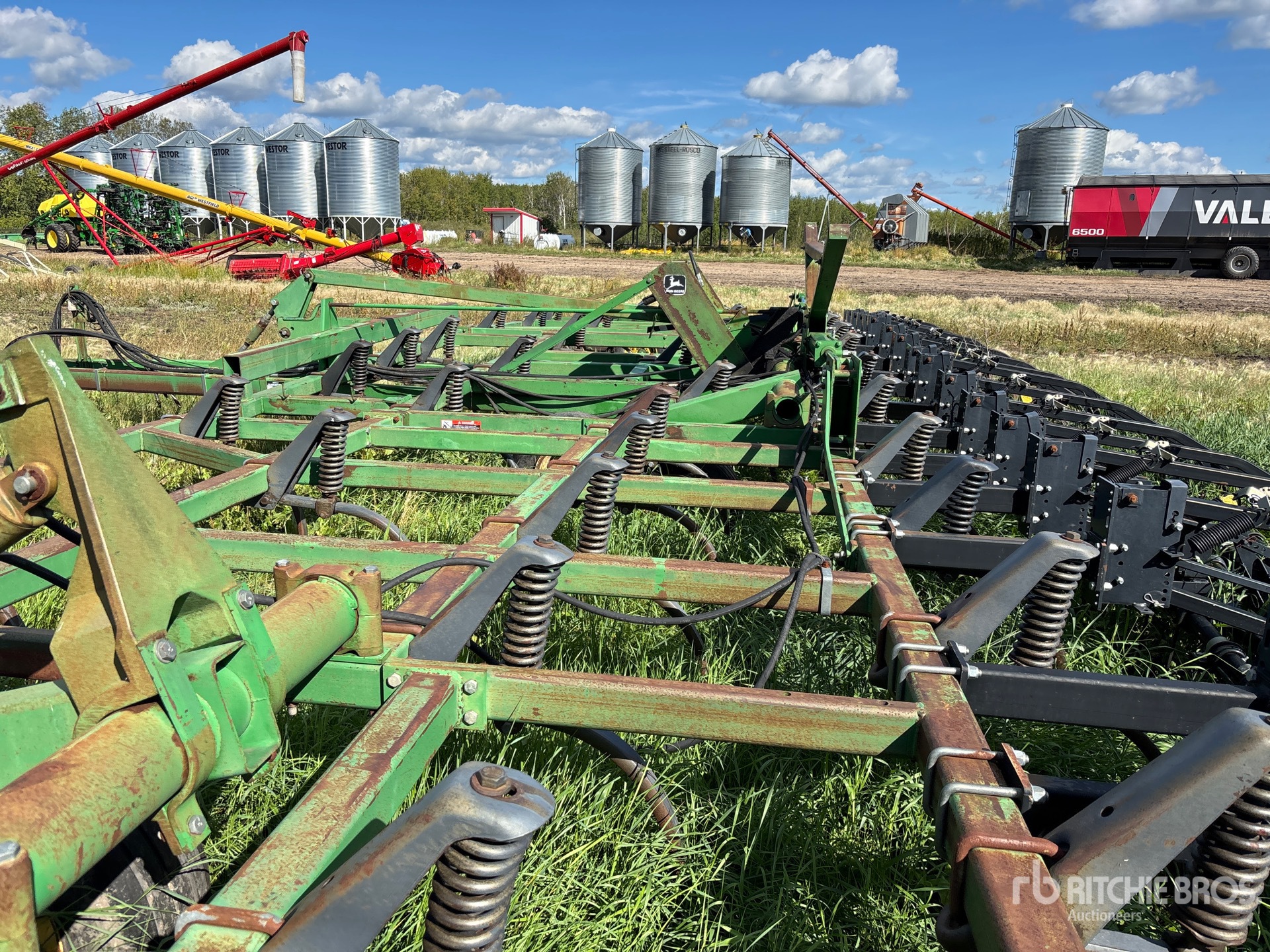 John Deere 680