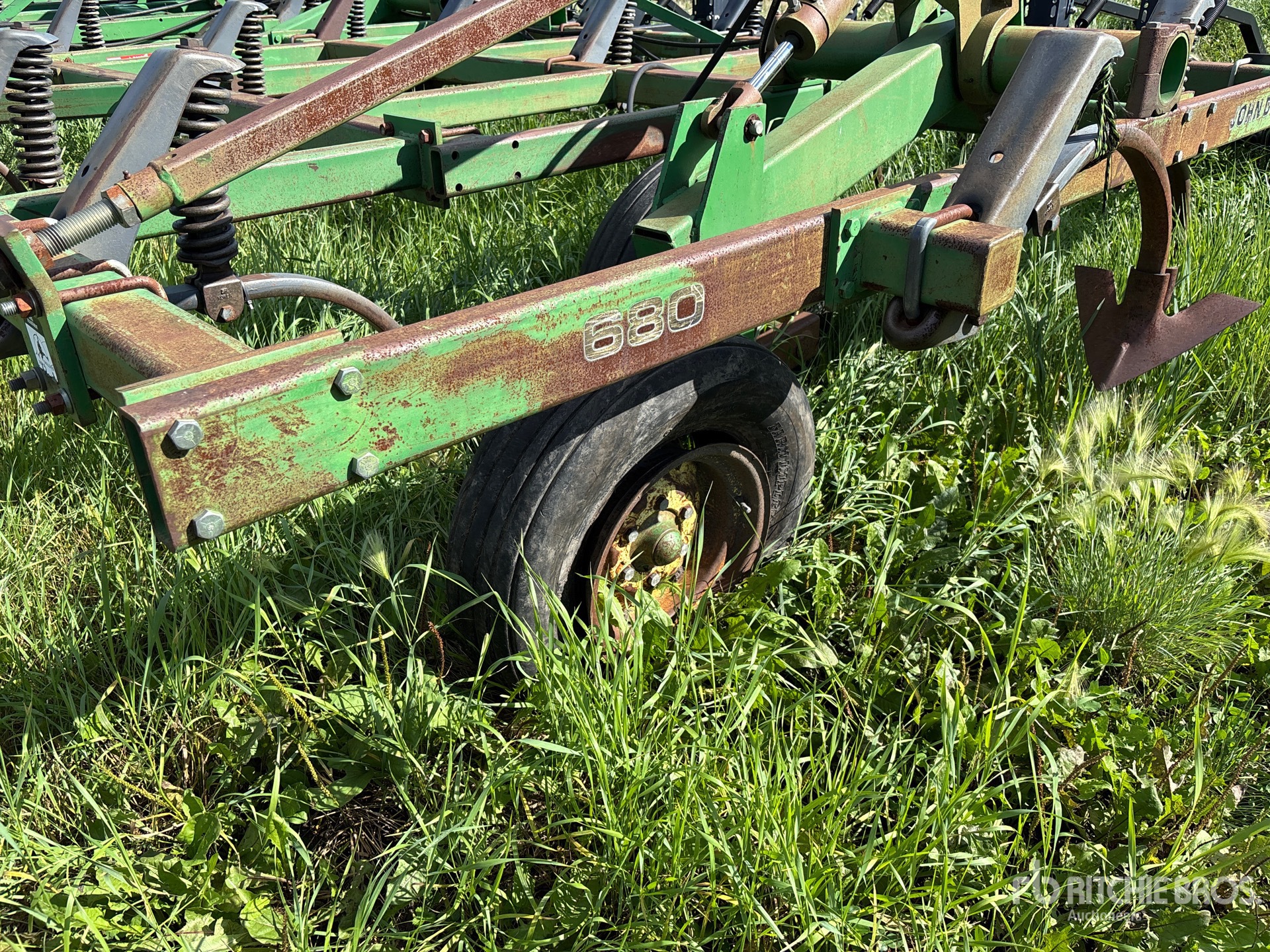 John Deere 680
