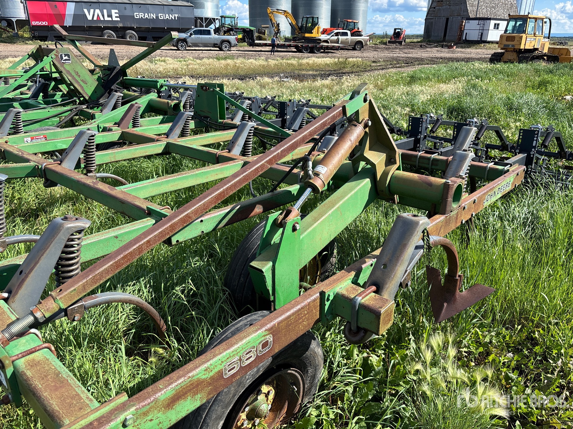 John Deere 680