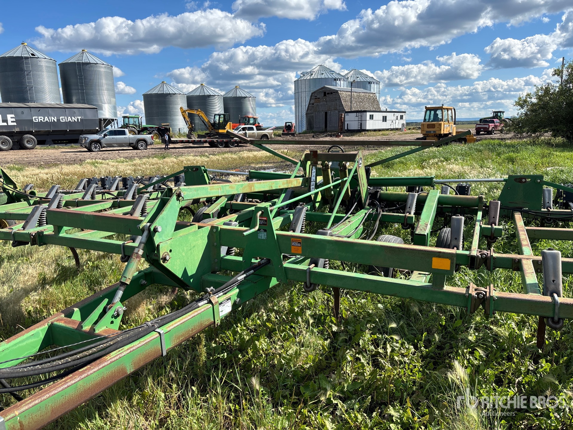John Deere 680