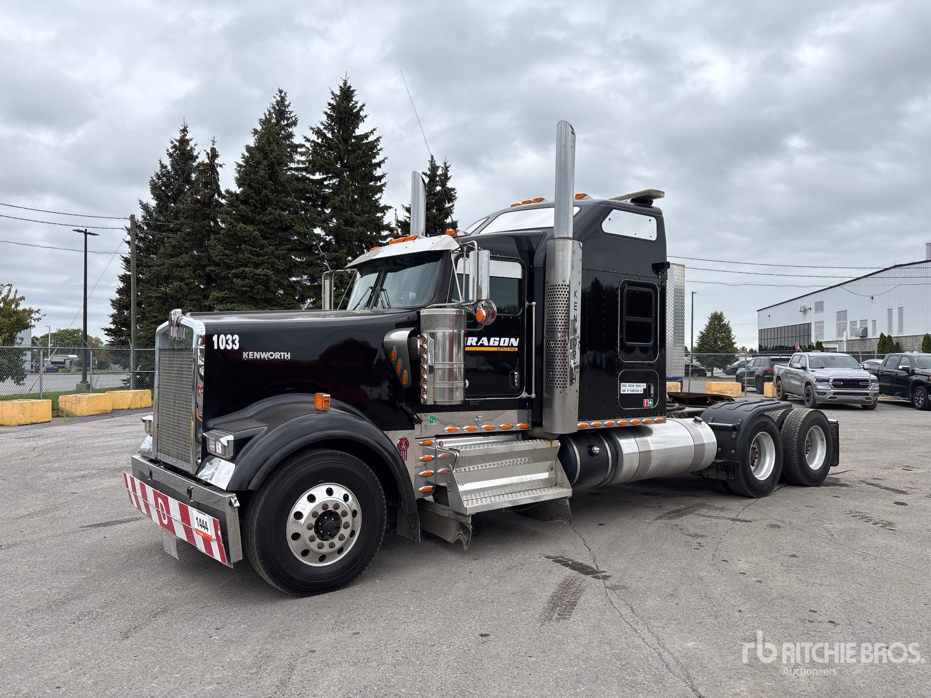 Photo of 2017 Kenworth W900L