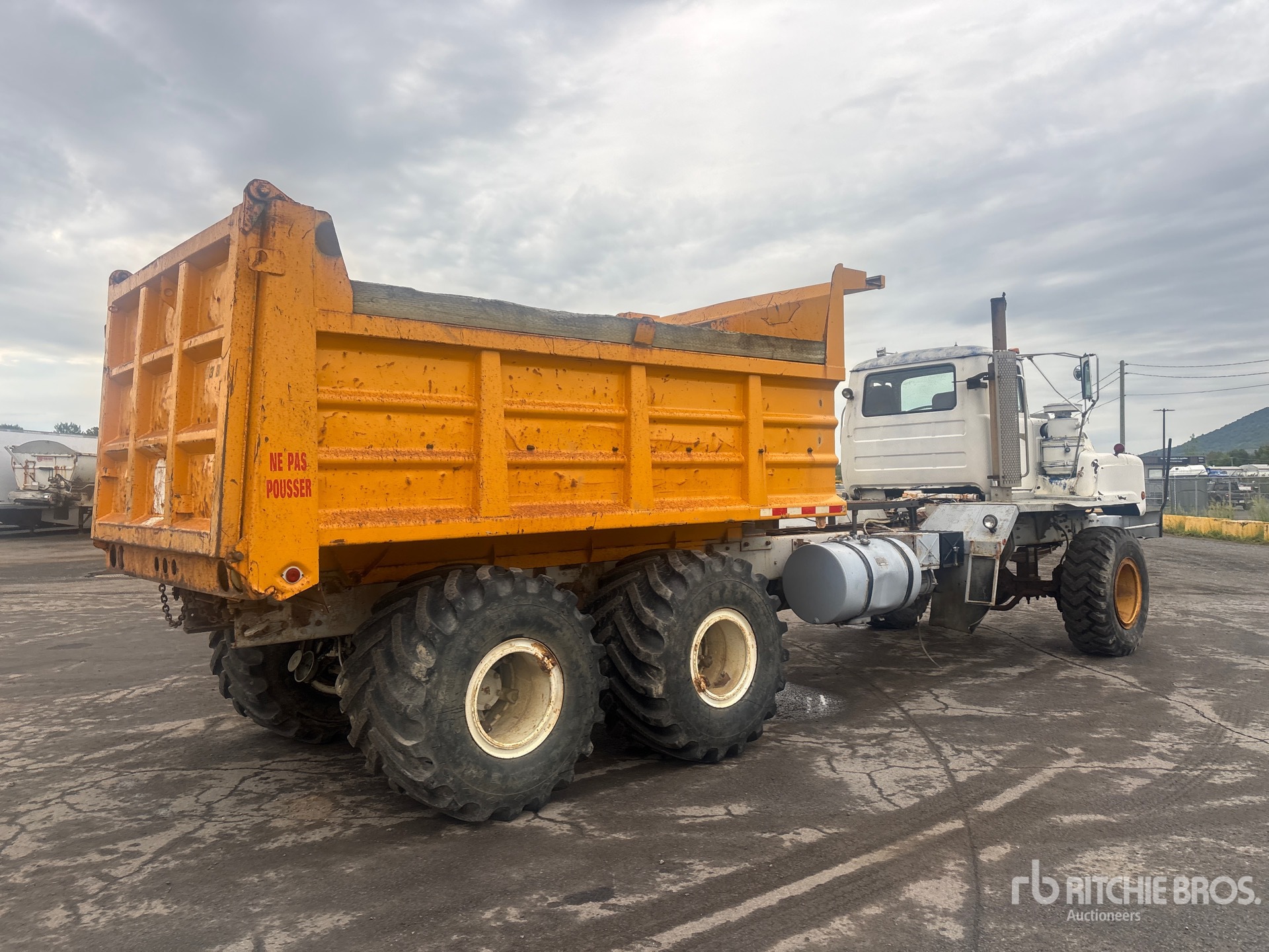 1989 Mack DMM6906EX