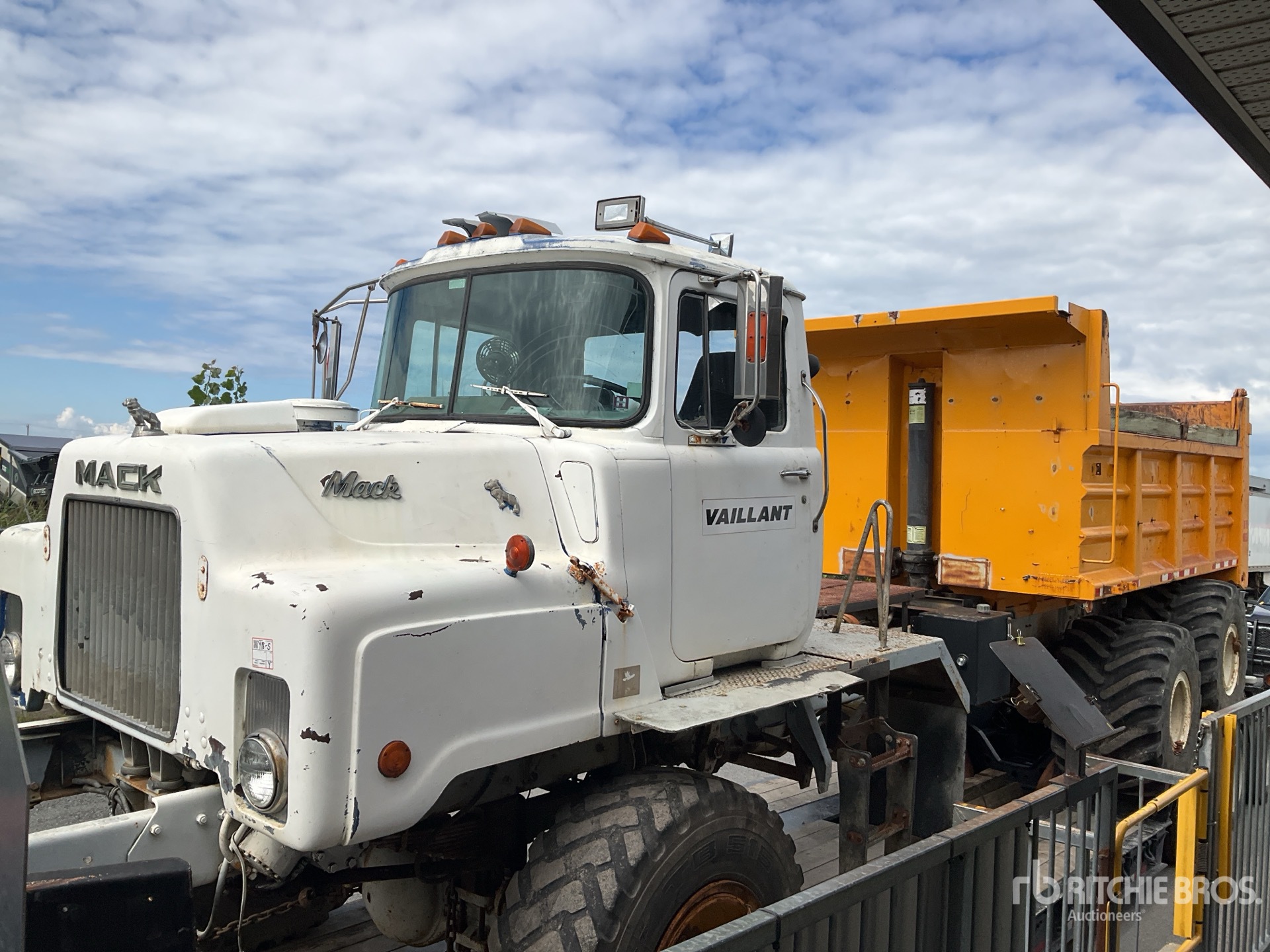 1989 Mack DMM6906EX