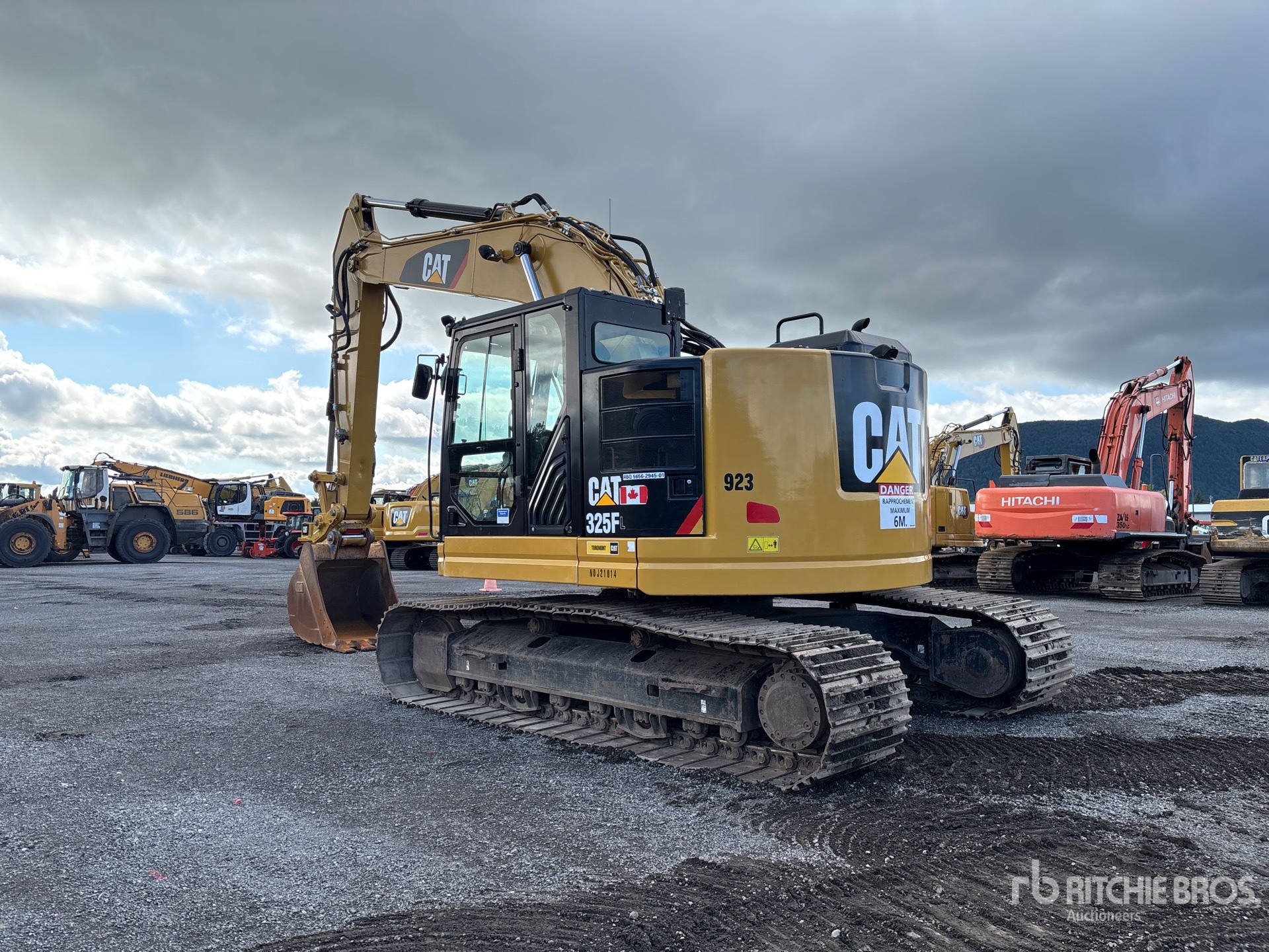 2019 Caterpillar 325F L CR