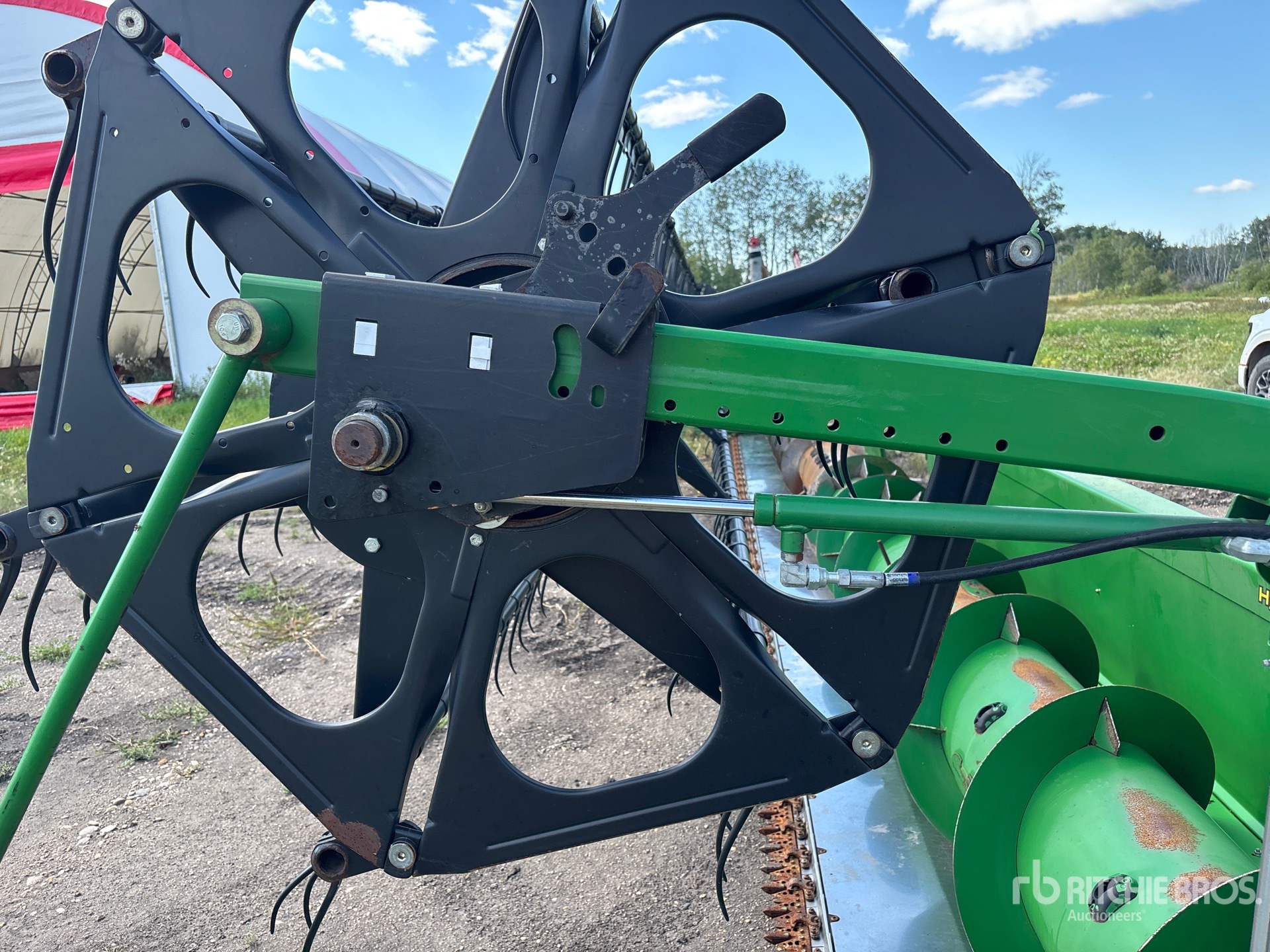 2013 John Deere 635F