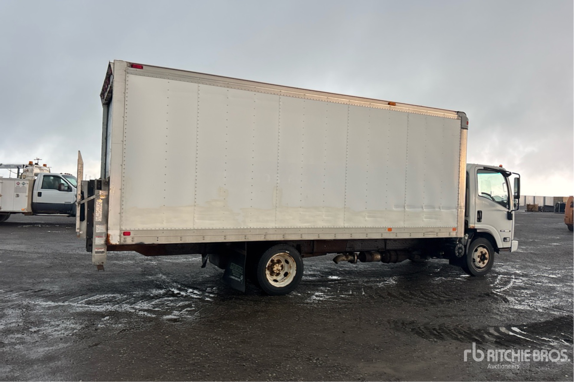 2010 Isuzu NRR