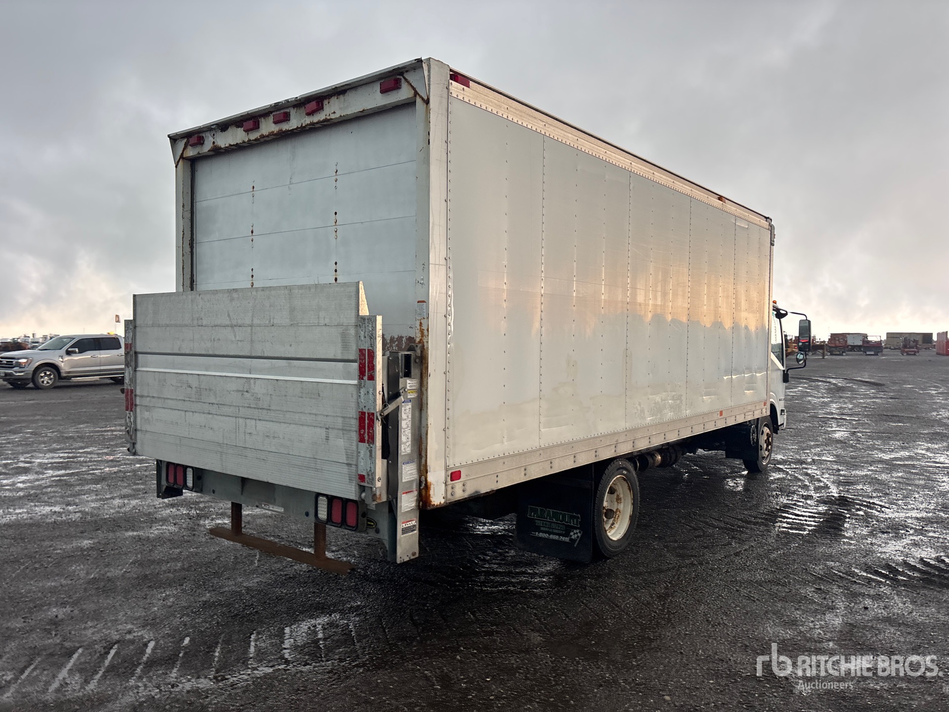 2010 Isuzu NRR