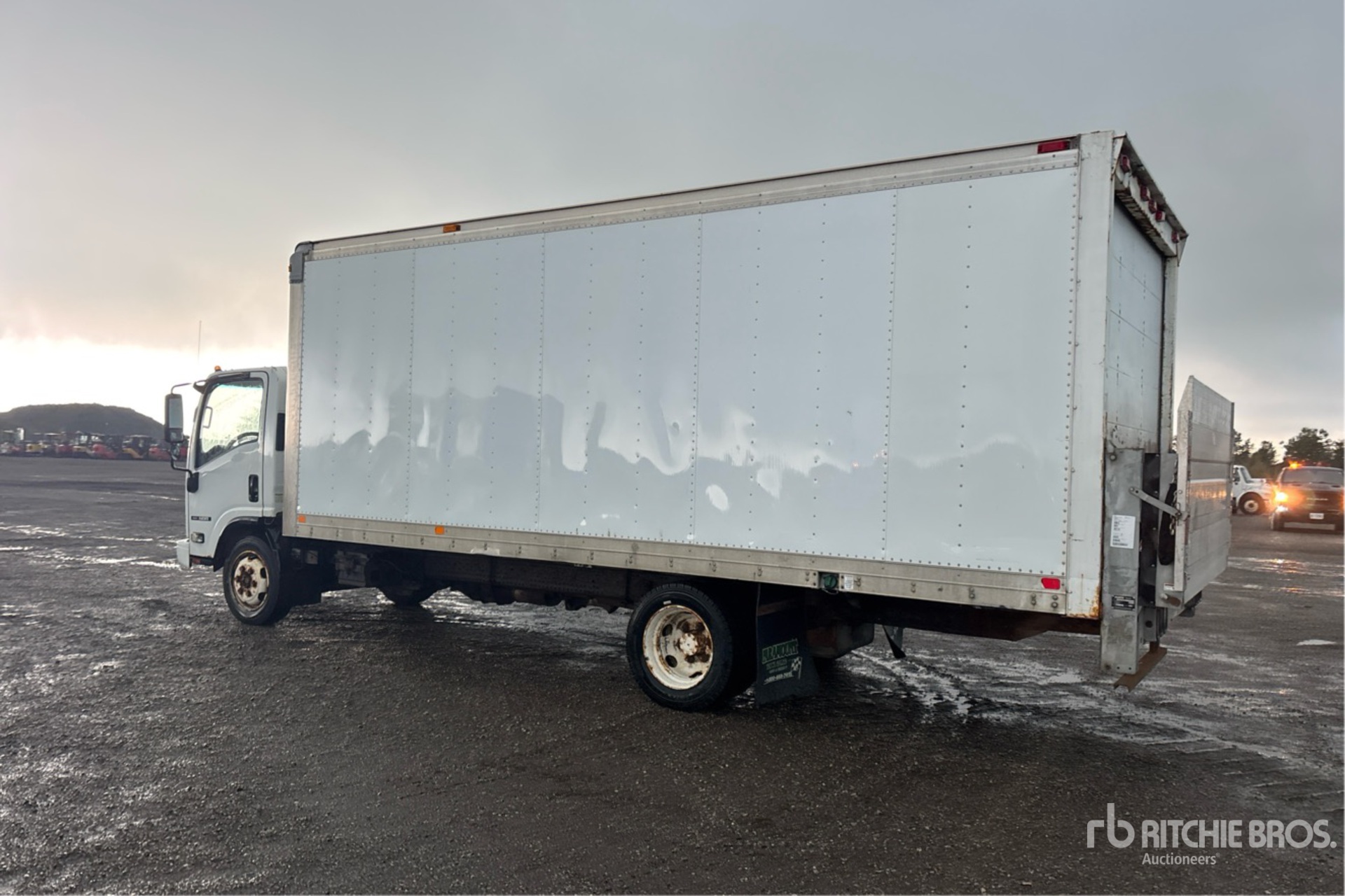 2010 Isuzu NRR