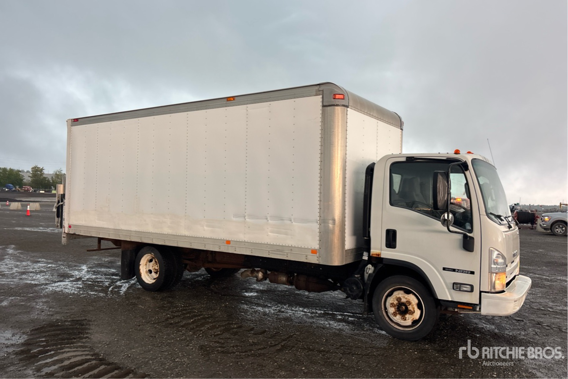 2010 Isuzu NRR