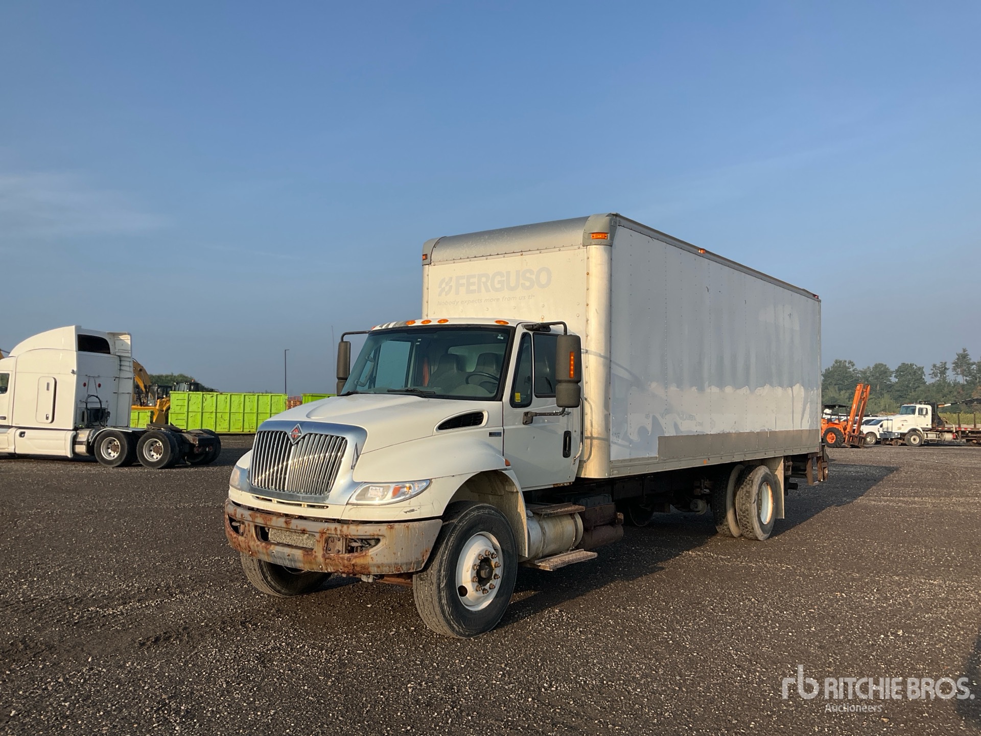 Photo of 2013 International 4400 SBA
