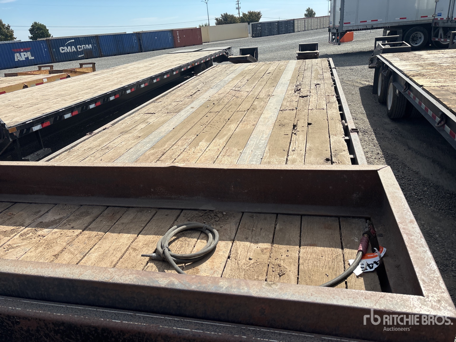 2012 Redi Haul 30 ft Tri/A
