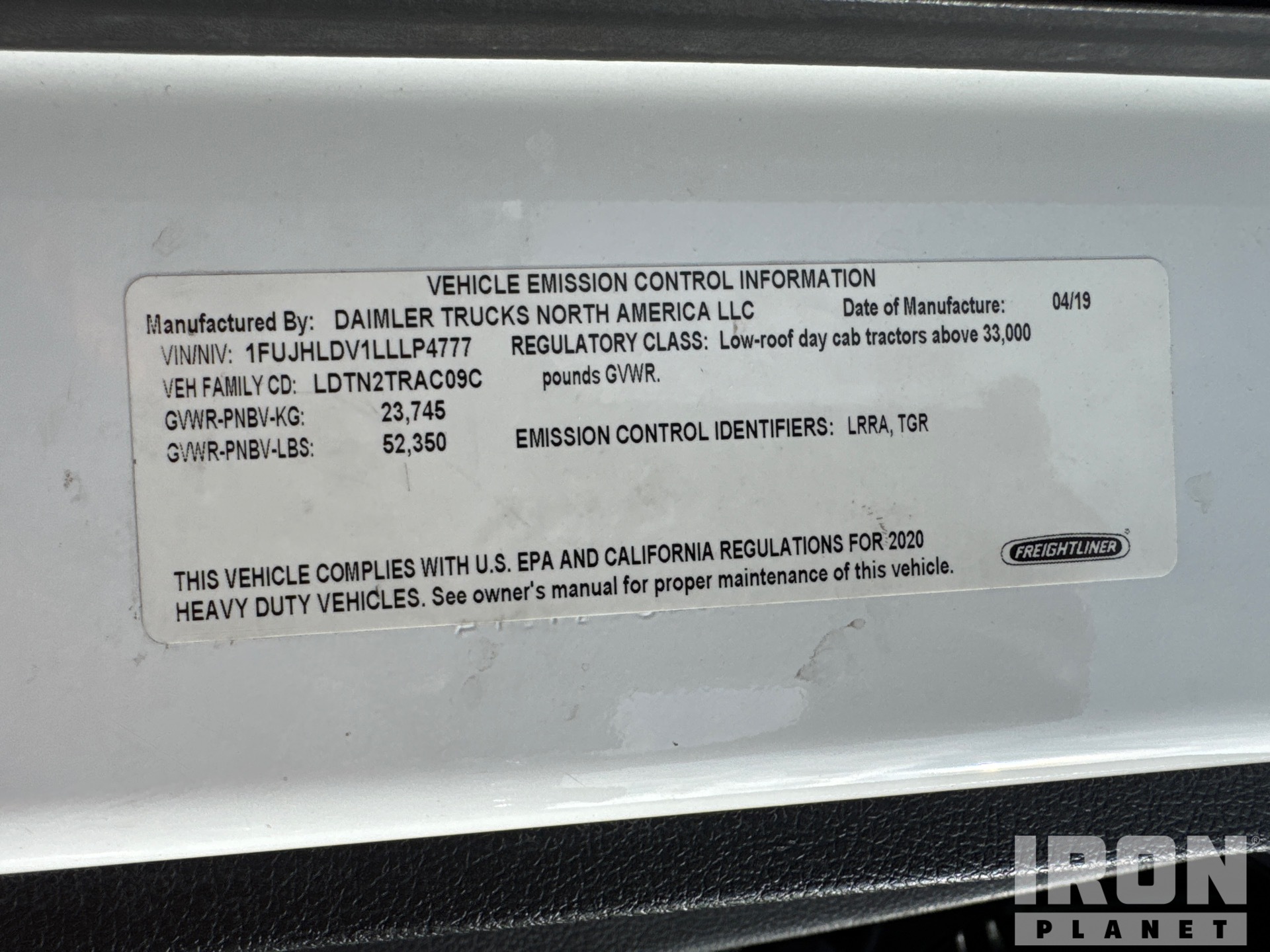 2020 Freightliner CASCADIA 126