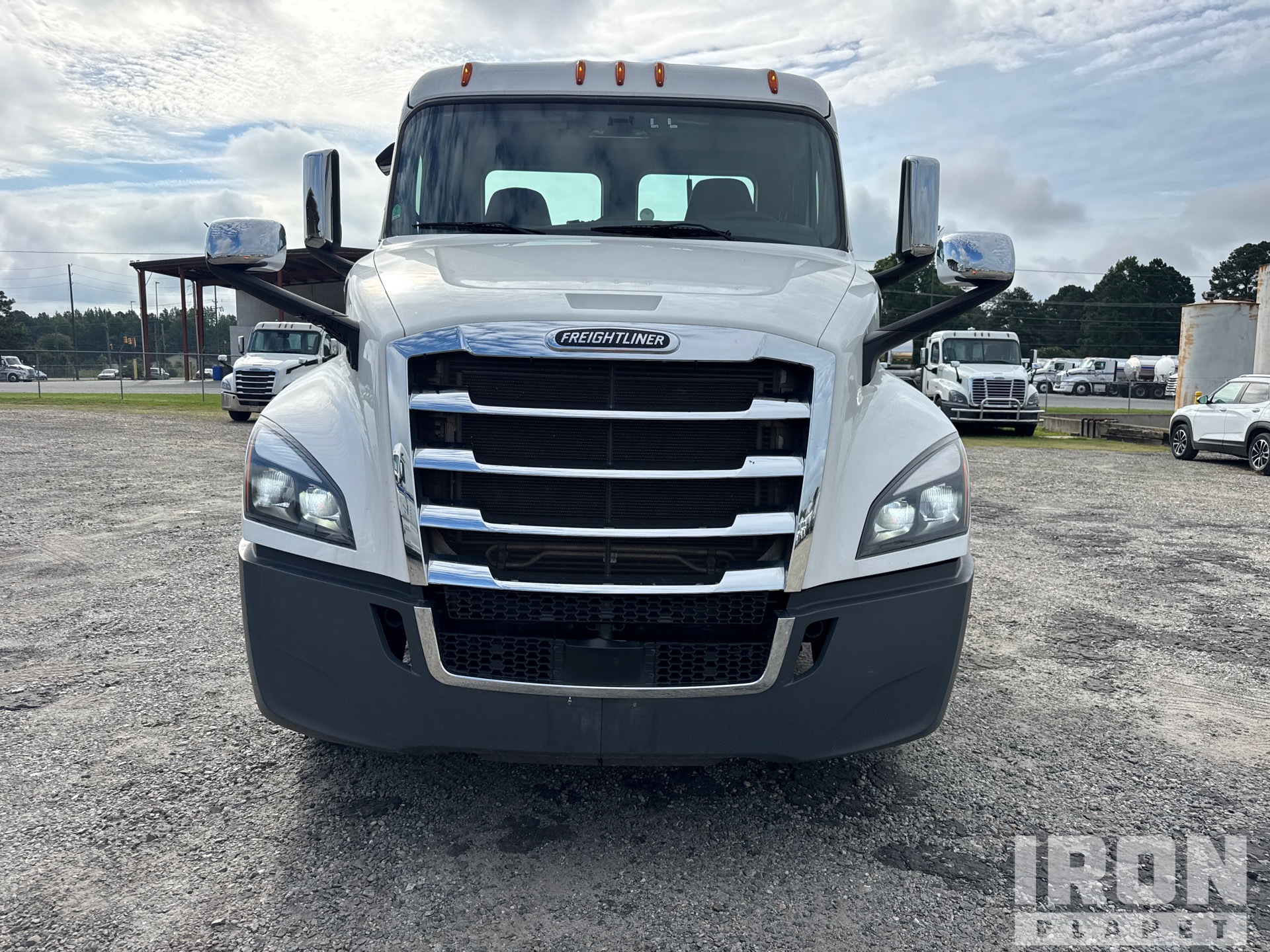 2020 Freightliner CASCADIA 126