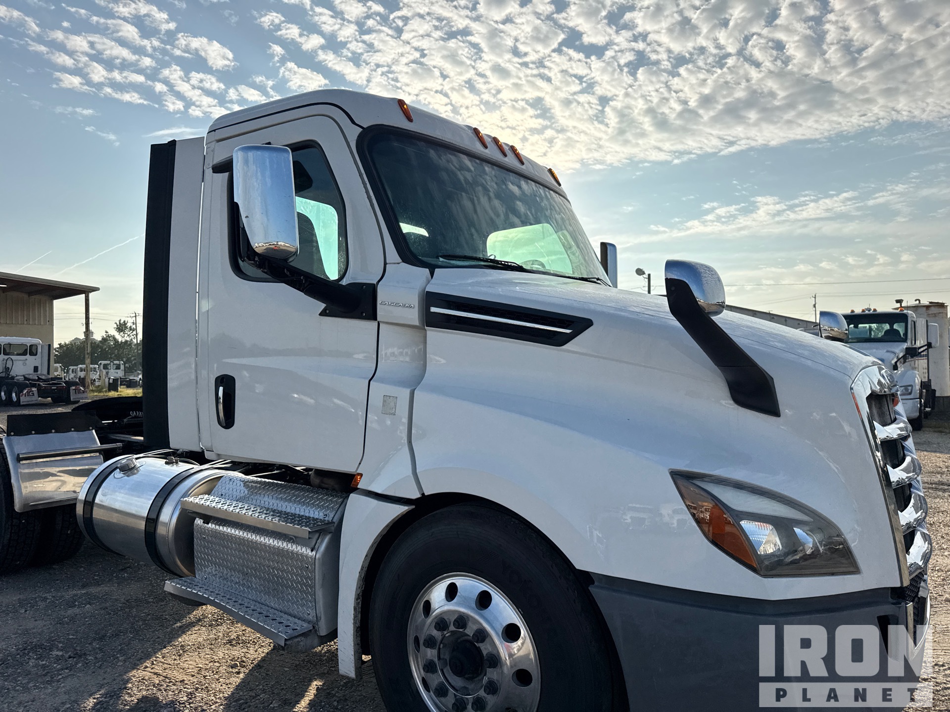 2020 Freightliner CASCADIA 126
