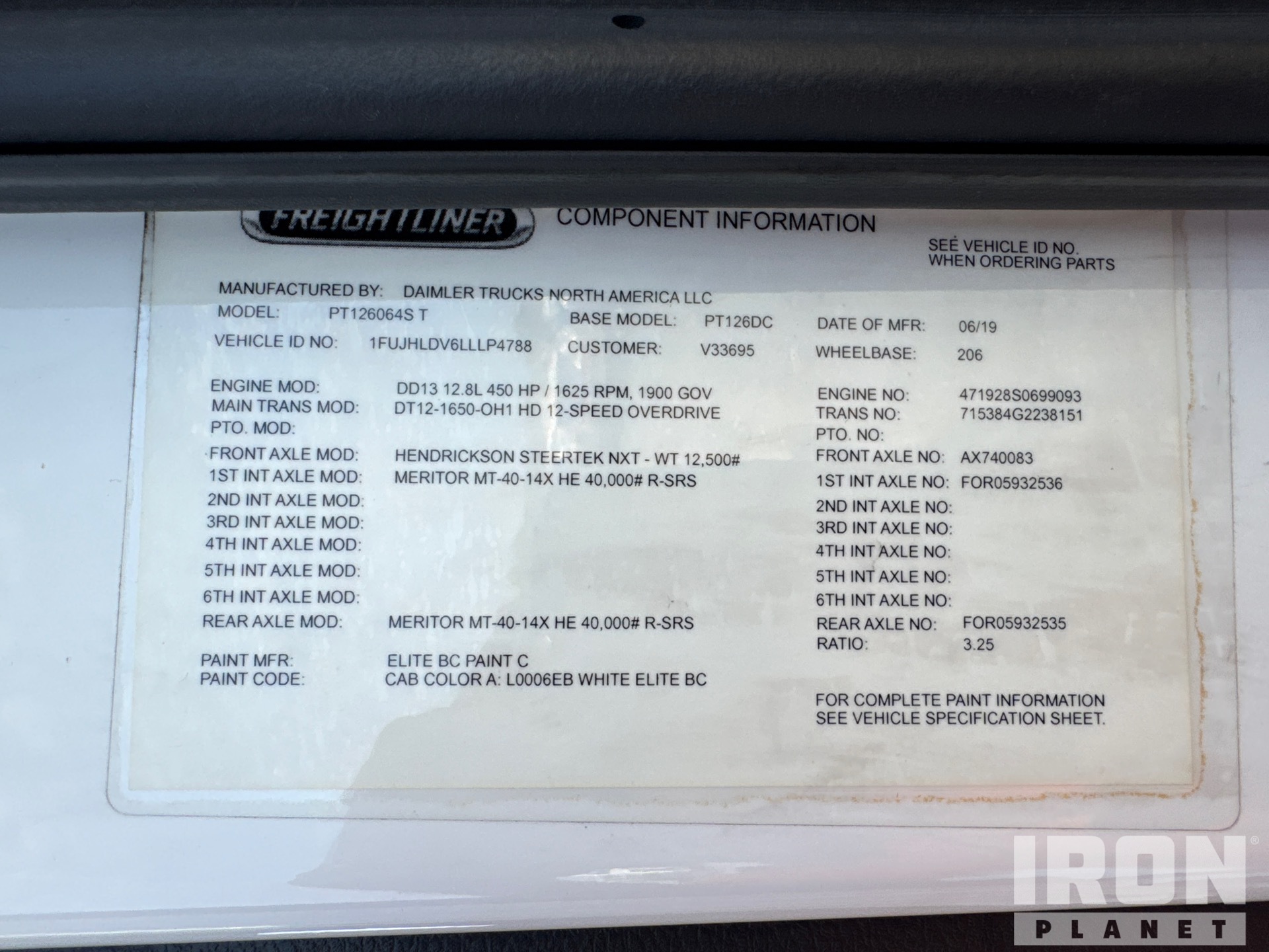 2020 Freightliner CASCADIA 126