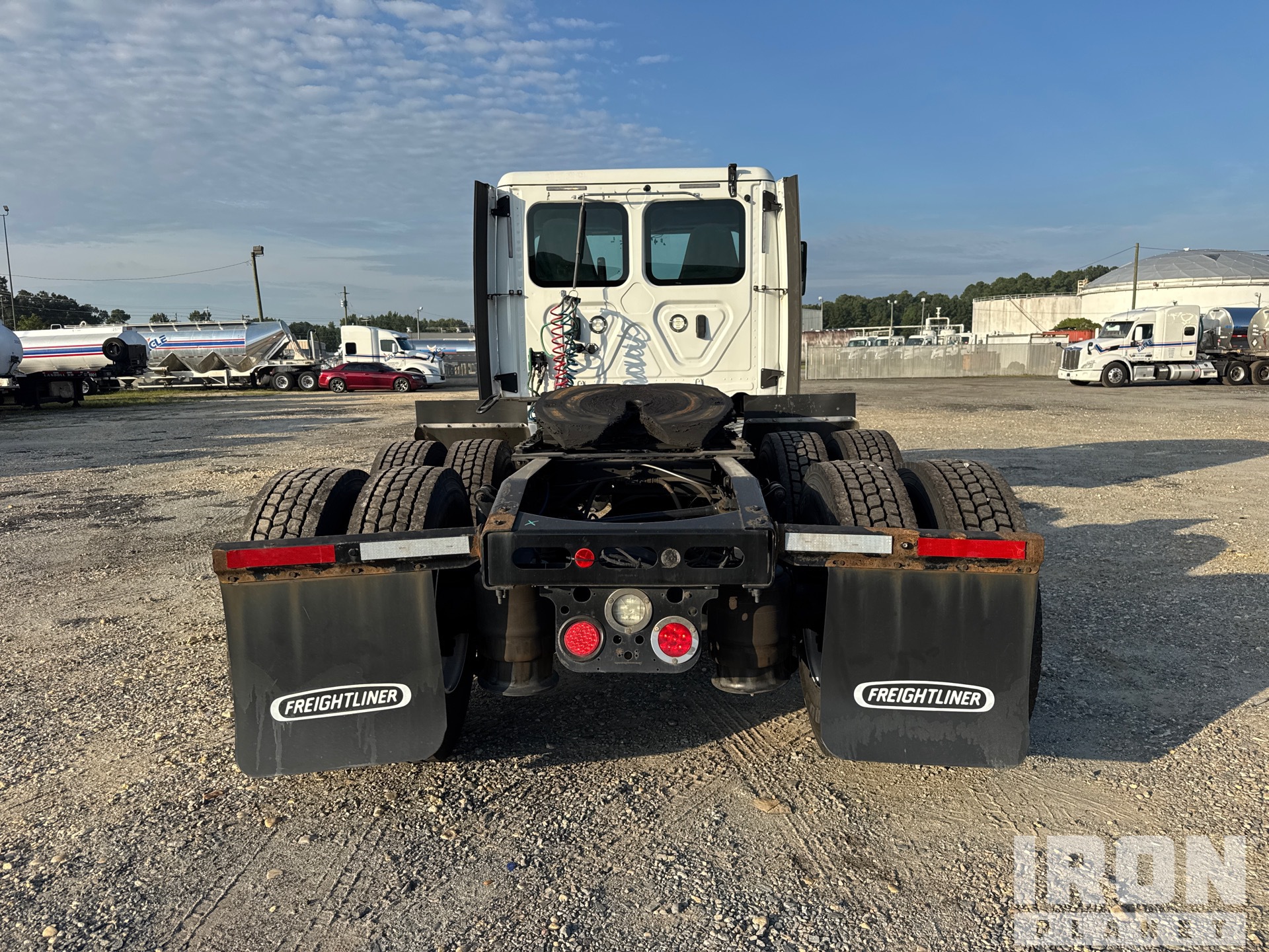 2020 Freightliner CASCADIA 126